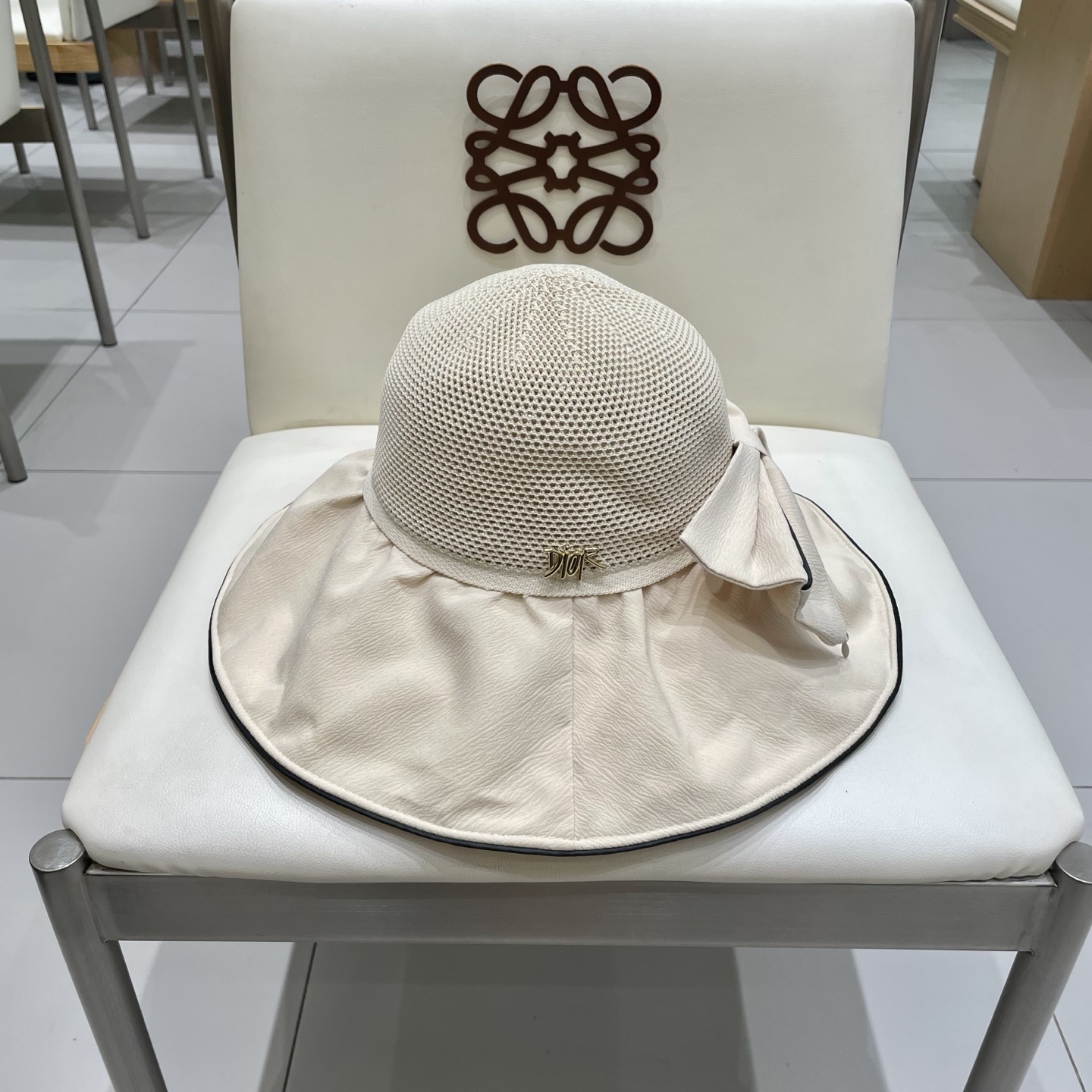  DIOR迪奥帽子女夏季遮阳防晒渔夫帽防紫外线大檐遮脸大头围显脸小太阳透气。 