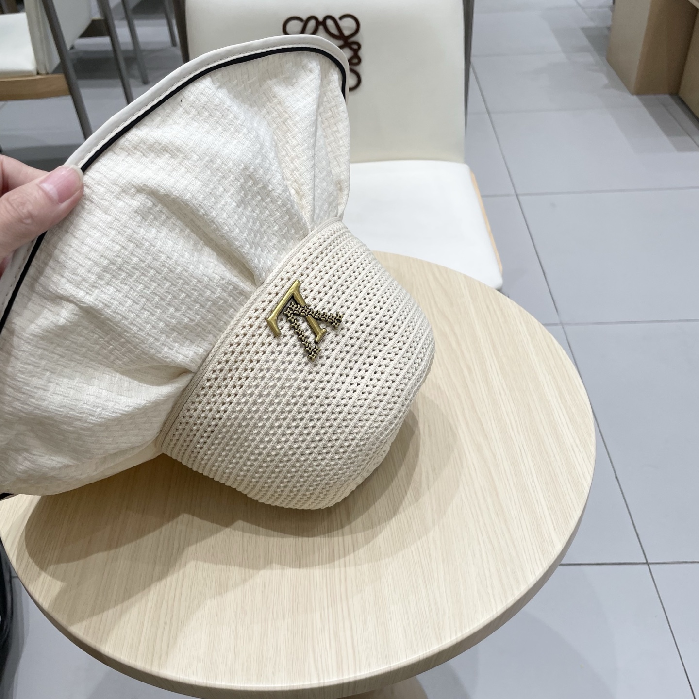  🧢路易威登LouisVuitton春夏季新款蝴蝶结遮阳大沿帽子女户外休闲运动时尚透气渔夫帽盆帽h