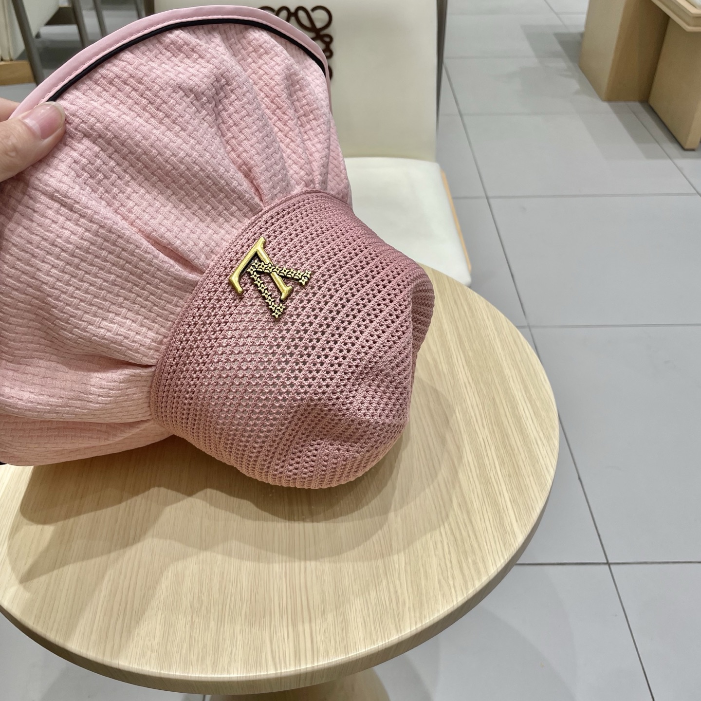  🧢路易威登LouisVuitton春夏季新款蝴蝶结遮阳大沿帽子女户外休闲运动时尚透气渔夫帽盆帽h