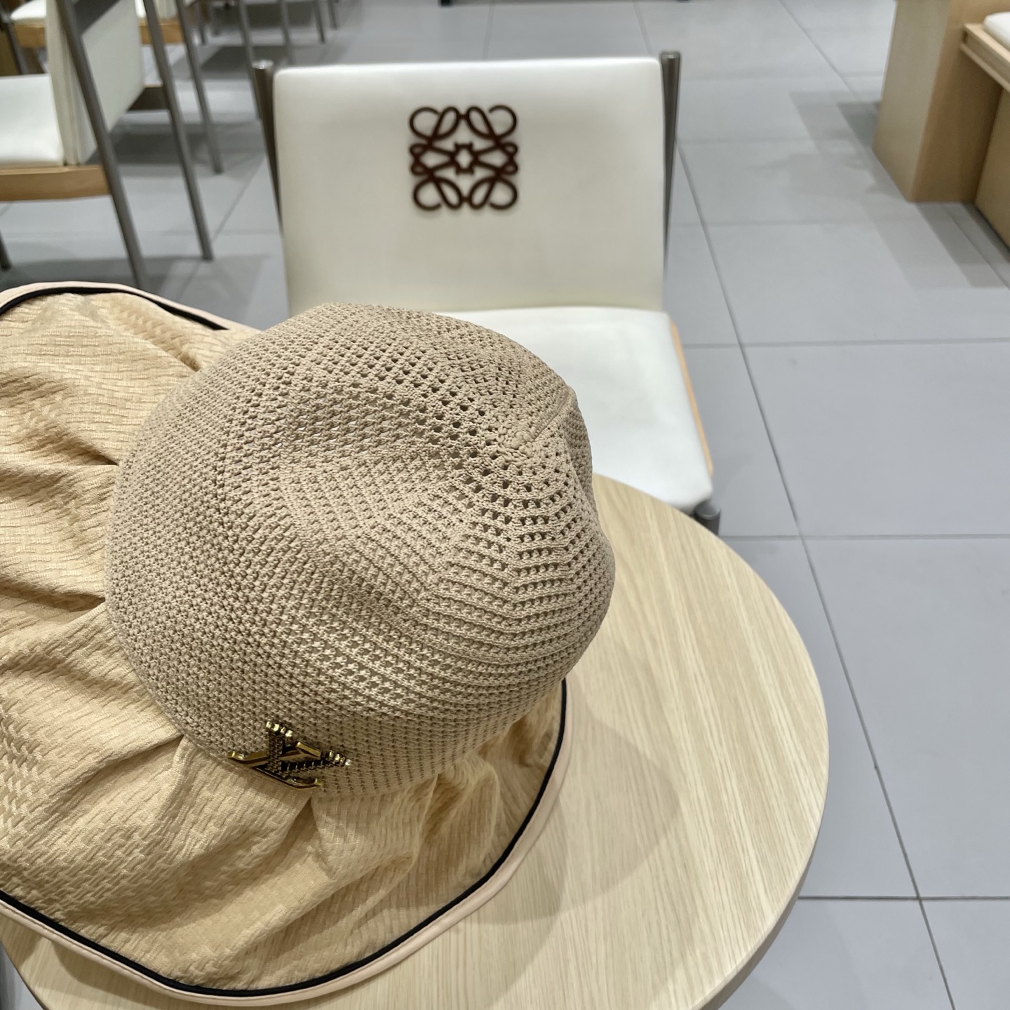  🧢路易威登LouisVuitton春夏季新款蝴蝶结遮阳大沿帽子女户外休闲运动时尚透气渔夫帽盆帽h