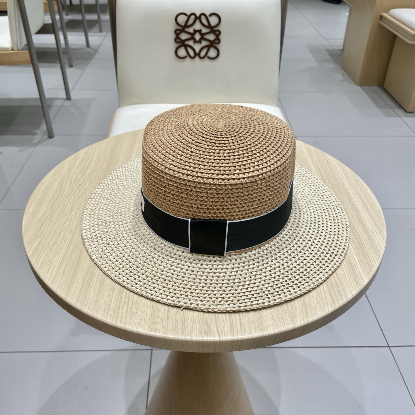 【巴黎世家】2025拼色新款草编遮阳草帽盆帽🤩沙滩风，简约大方，百搭单品～出街首选，新款帽型超美腻，新品