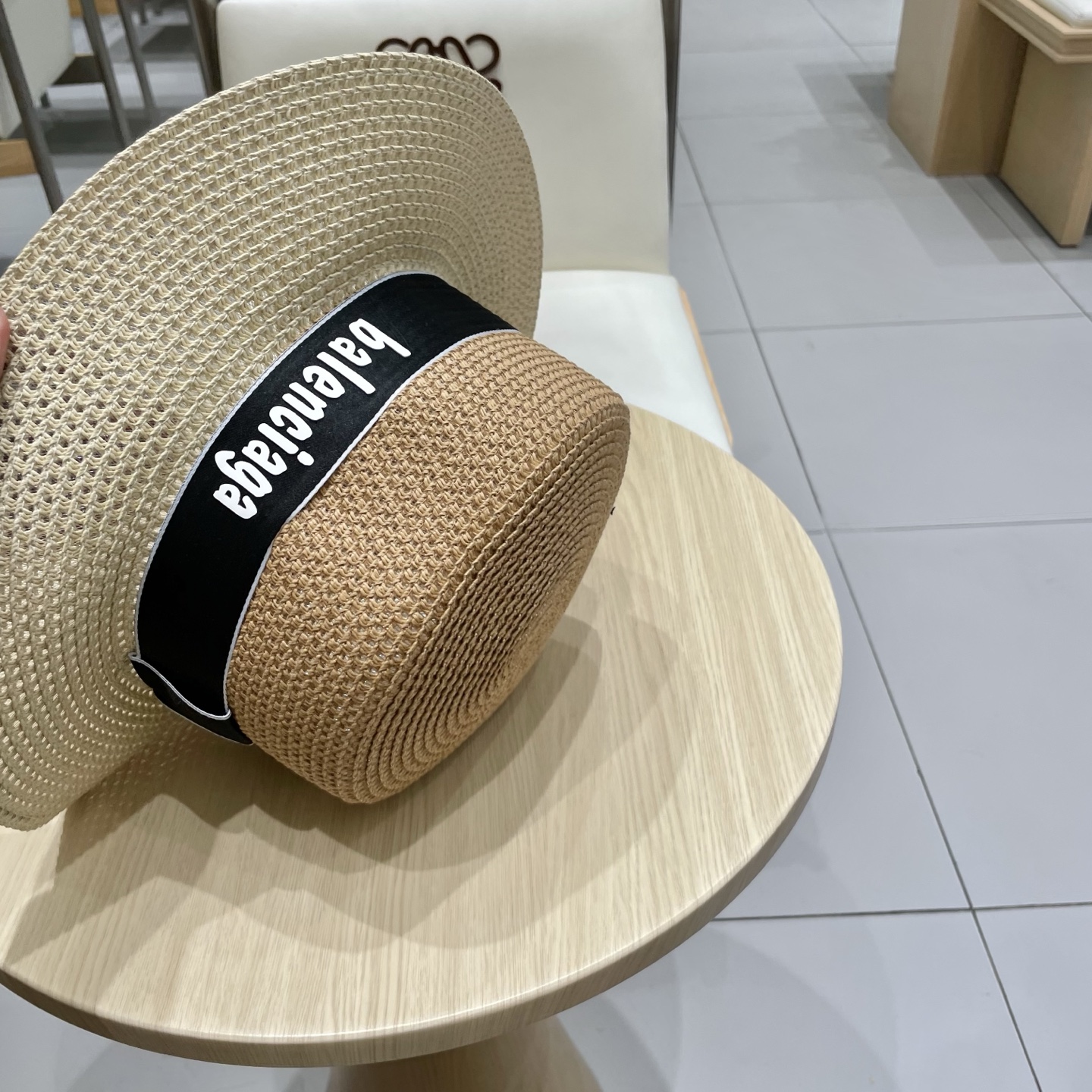 【巴黎世家】2025拼色新款草编遮阳草帽盆帽🤩沙滩风，简约大方，百搭单品～出街首选，新款帽型超美腻，新品