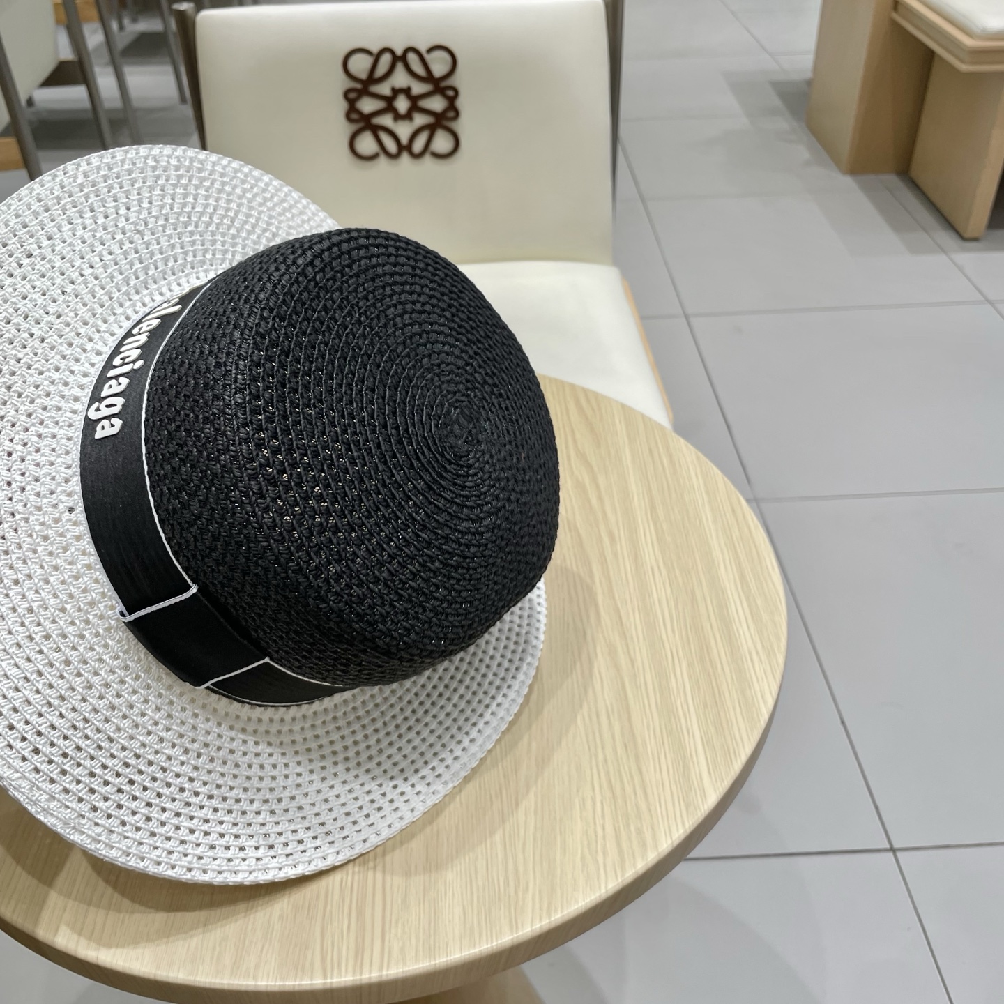 【巴黎世家】2025拼色新款草编遮阳草帽盆帽🤩沙滩风，简约大方，百搭单品～出街首选，新款帽型超美腻，新品