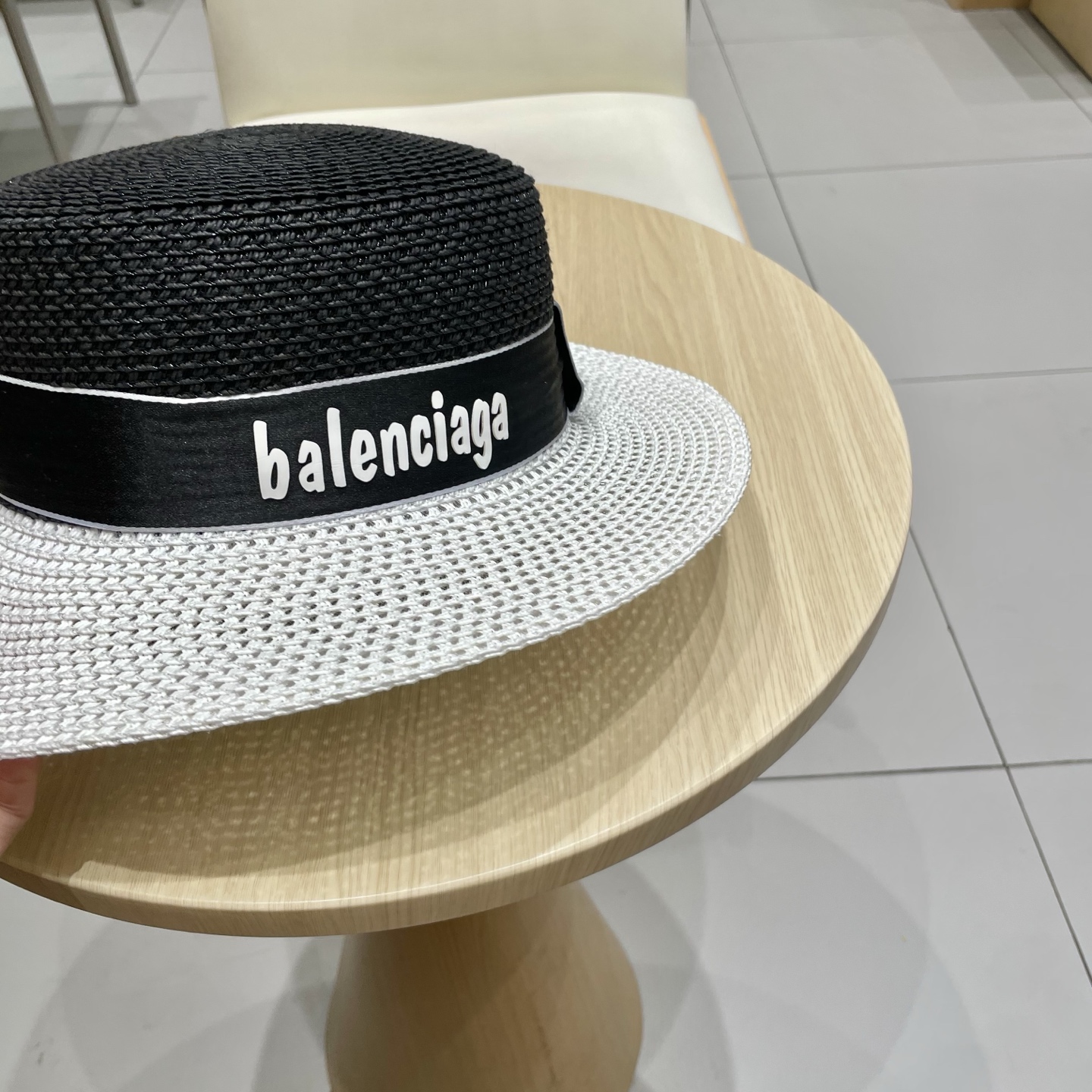 【巴黎世家】2025拼色新款草编遮阳草帽盆帽🤩沙滩风，简约大方，百搭单品～出街首选，新款帽型超美腻，新品