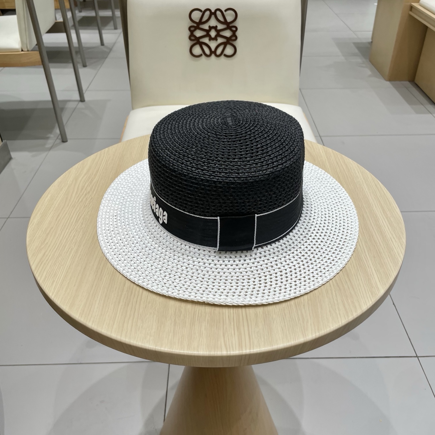 【巴黎世家】2025拼色新款草编遮阳草帽盆帽🤩沙滩风，简约大方，百搭单品～出街首选，新款帽型超美腻，新品