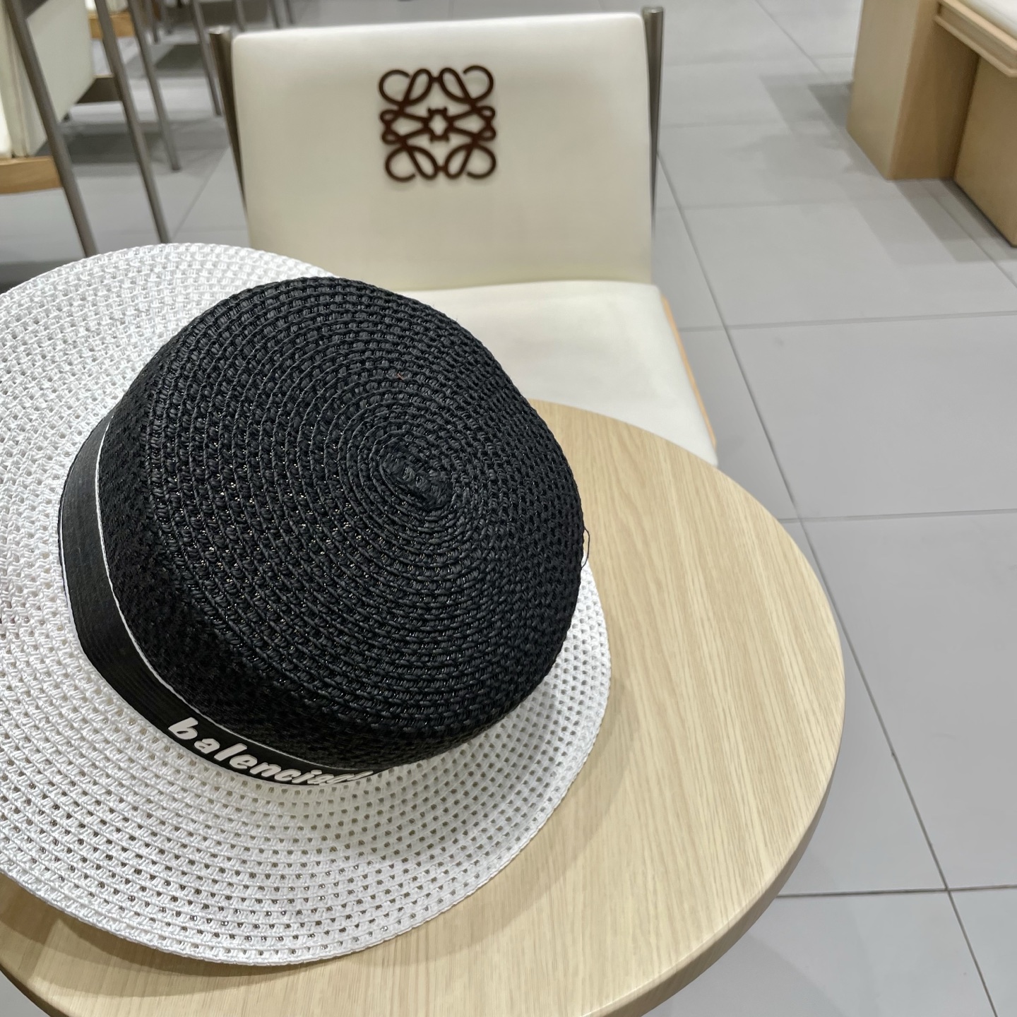 【巴黎世家】2025拼色新款草编遮阳草帽盆帽🤩沙滩风，简约大方，百搭单品～出街首选，新款帽型超美腻，新品