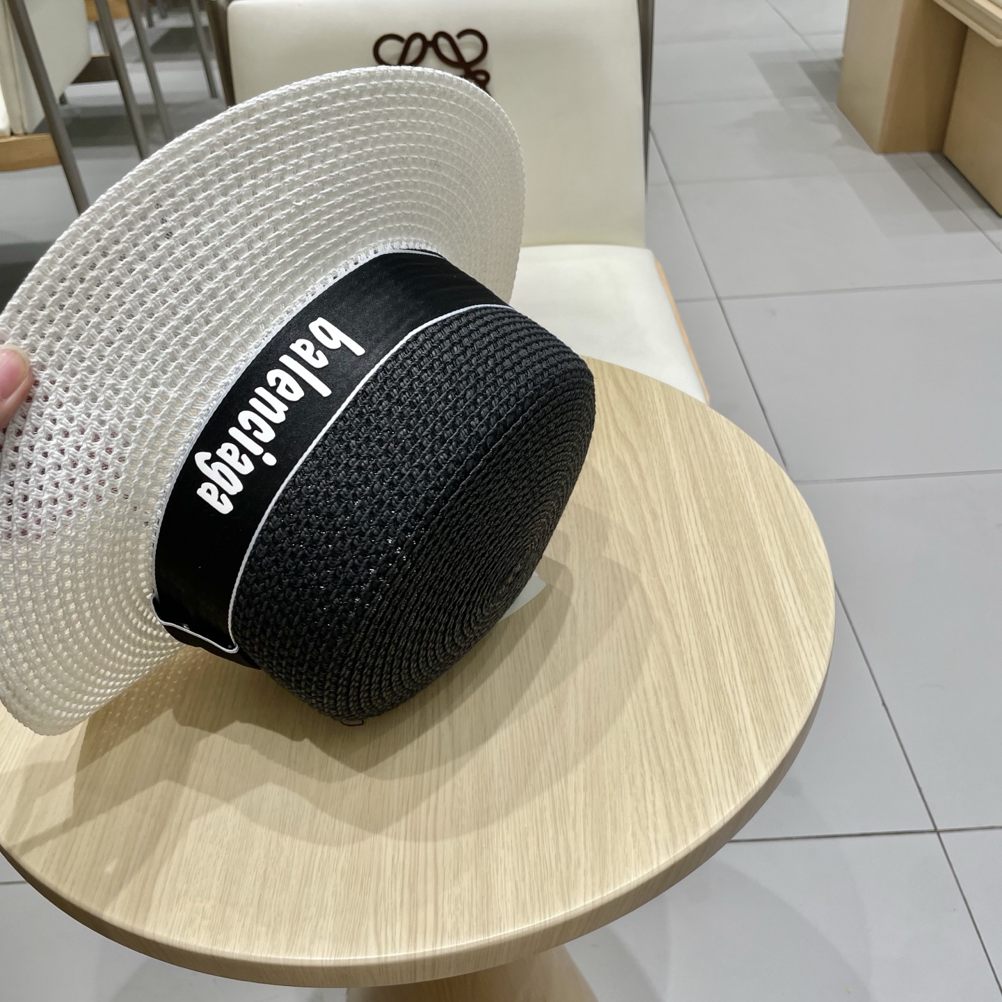 【巴黎世家】2025拼色新款草编遮阳草帽盆帽🤩沙滩风，简约大方，百搭单品～出街首选，新款帽型超美腻，新品