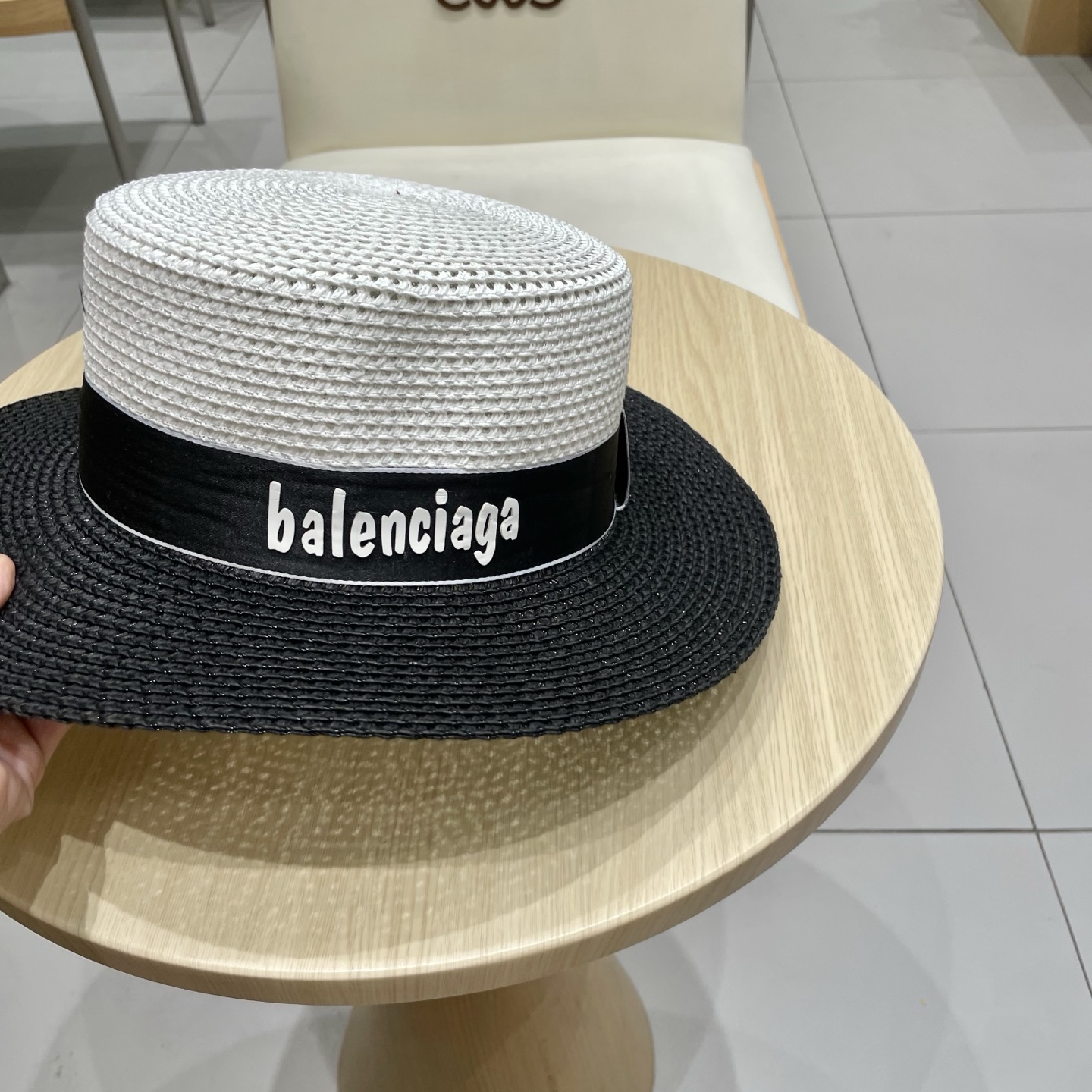 【巴黎世家】2025拼色新款草编遮阳草帽盆帽🤩沙滩风，简约大方，百搭单品～出街首选，新款帽型超美腻，新品