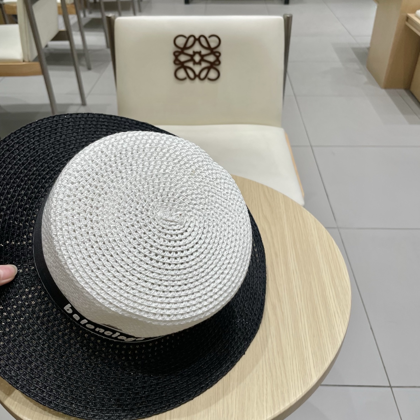 【巴黎世家】2025拼色新款草编遮阳草帽盆帽🤩沙滩风，简约大方，百搭单品～出街首选，新款帽型超美腻，新品