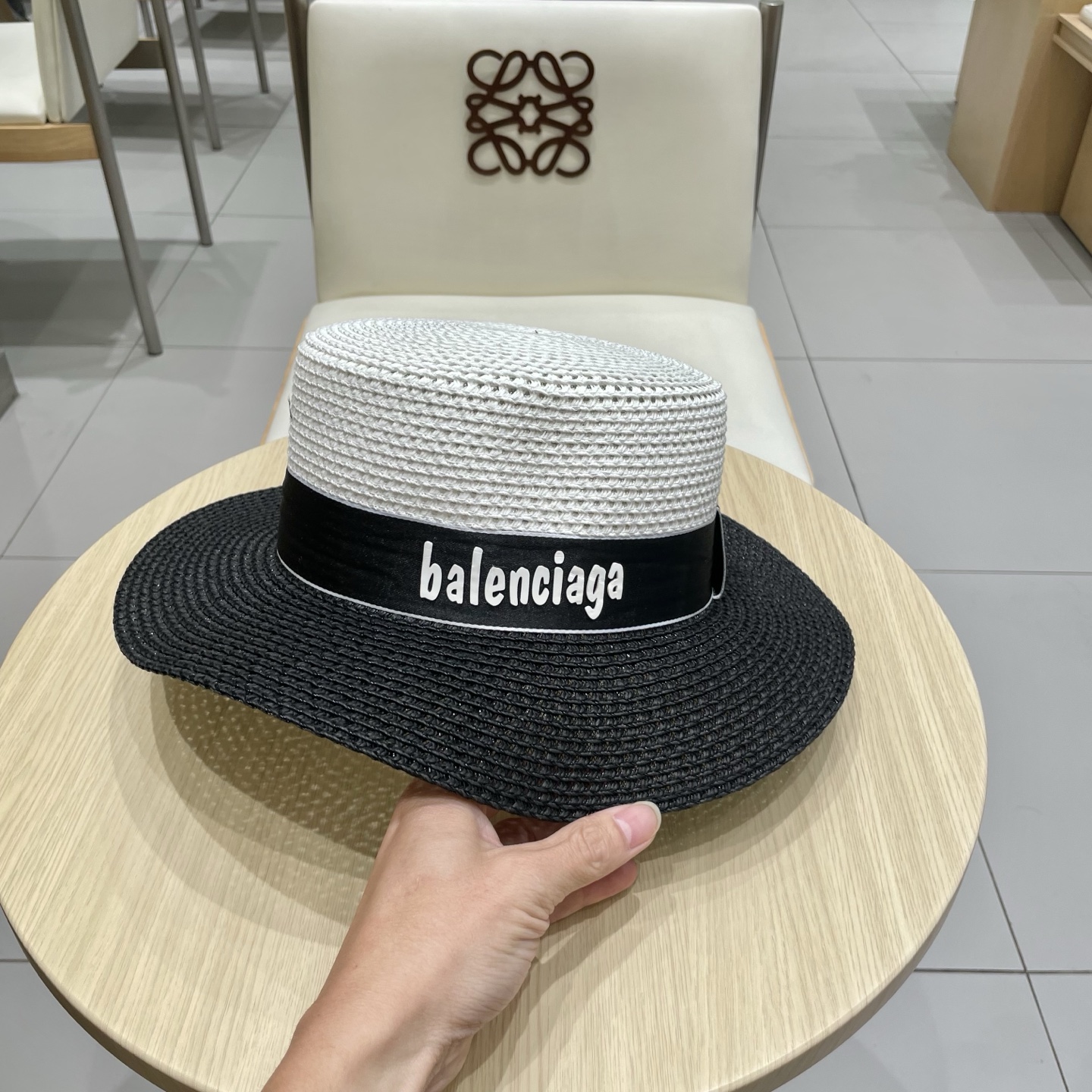 【巴黎世家】2025拼色新款草编遮阳草帽盆帽🤩沙滩风，简约大方，百搭单品～出街首选，新款帽型超美腻，新品