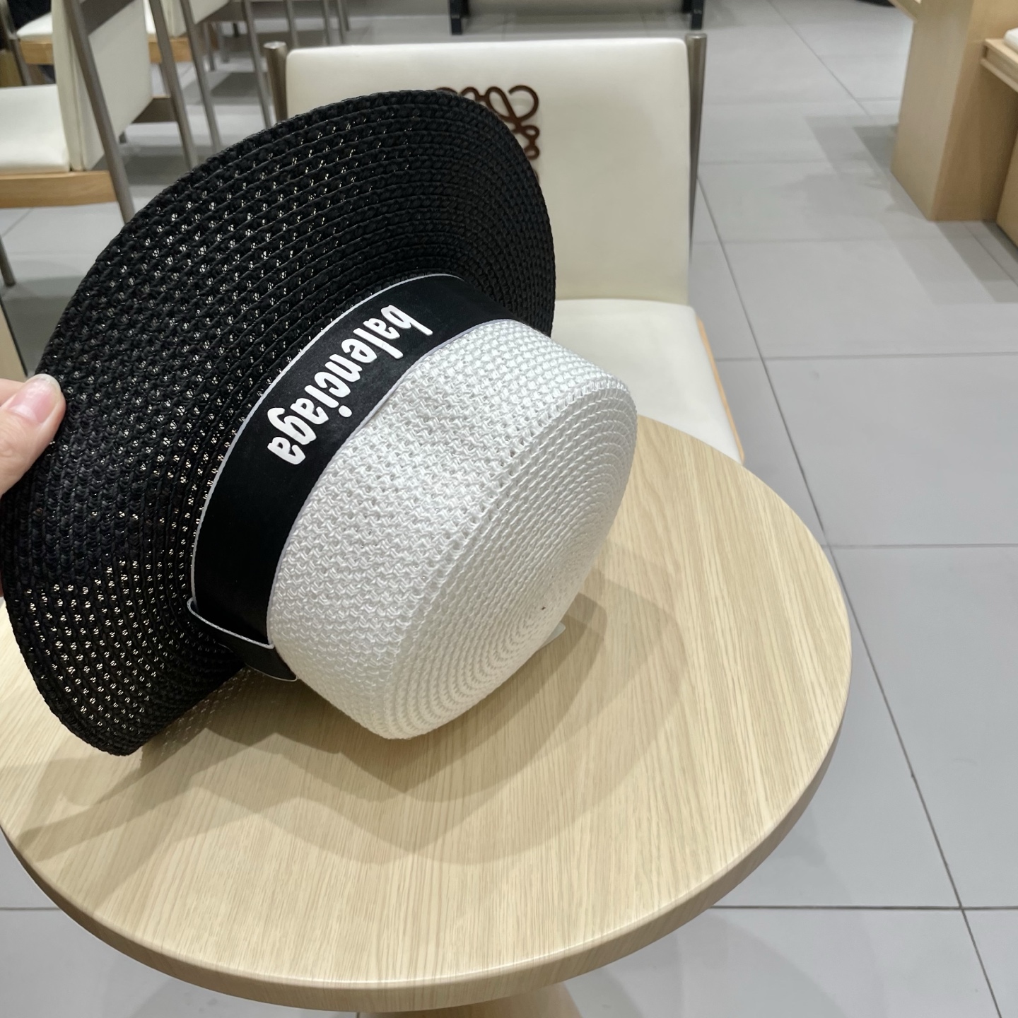 【巴黎世家】2025拼色新款草编遮阳草帽盆帽🤩沙滩风，简约大方，百搭单品～出街首选，新款帽型超美腻，新品