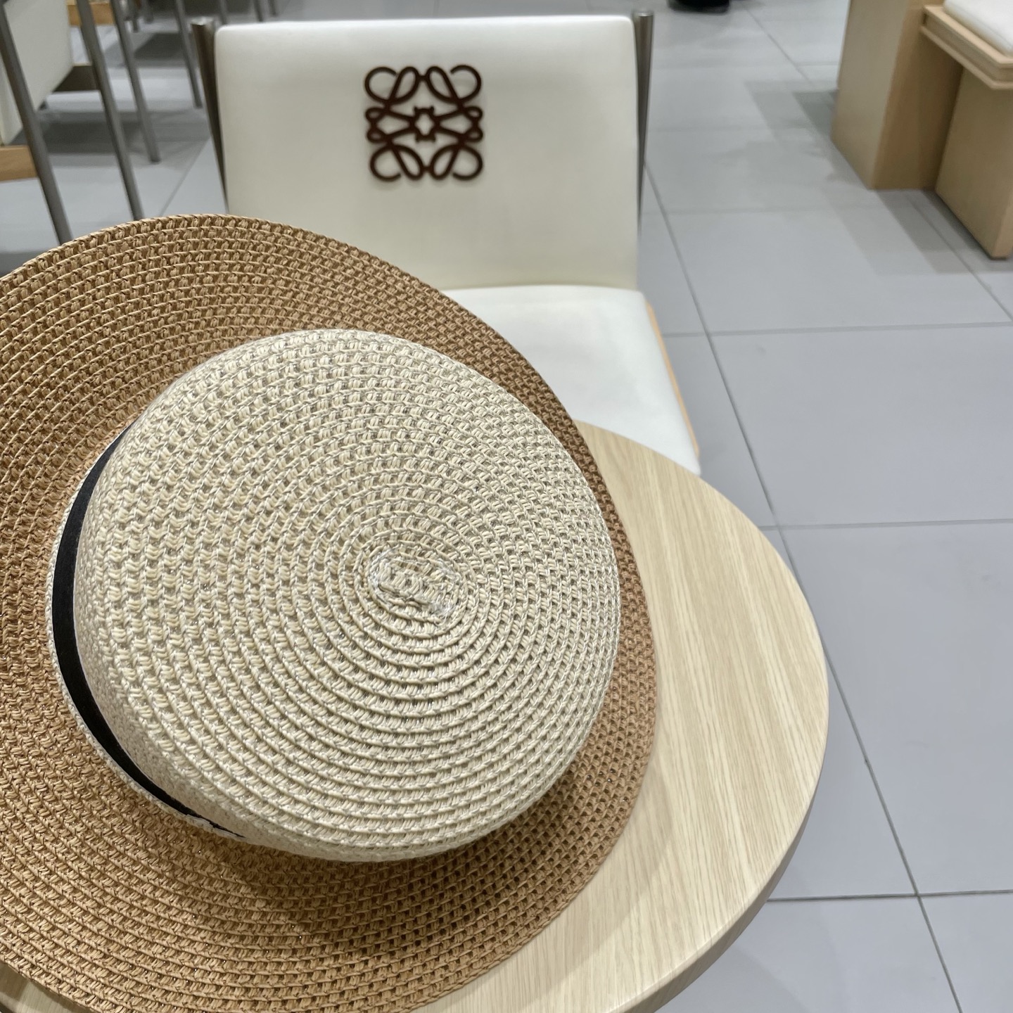 【巴黎世家】2025拼色新款草编遮阳草帽盆帽🤩沙滩风，简约大方，百搭单品～出街首选，新款帽型超美腻，新品