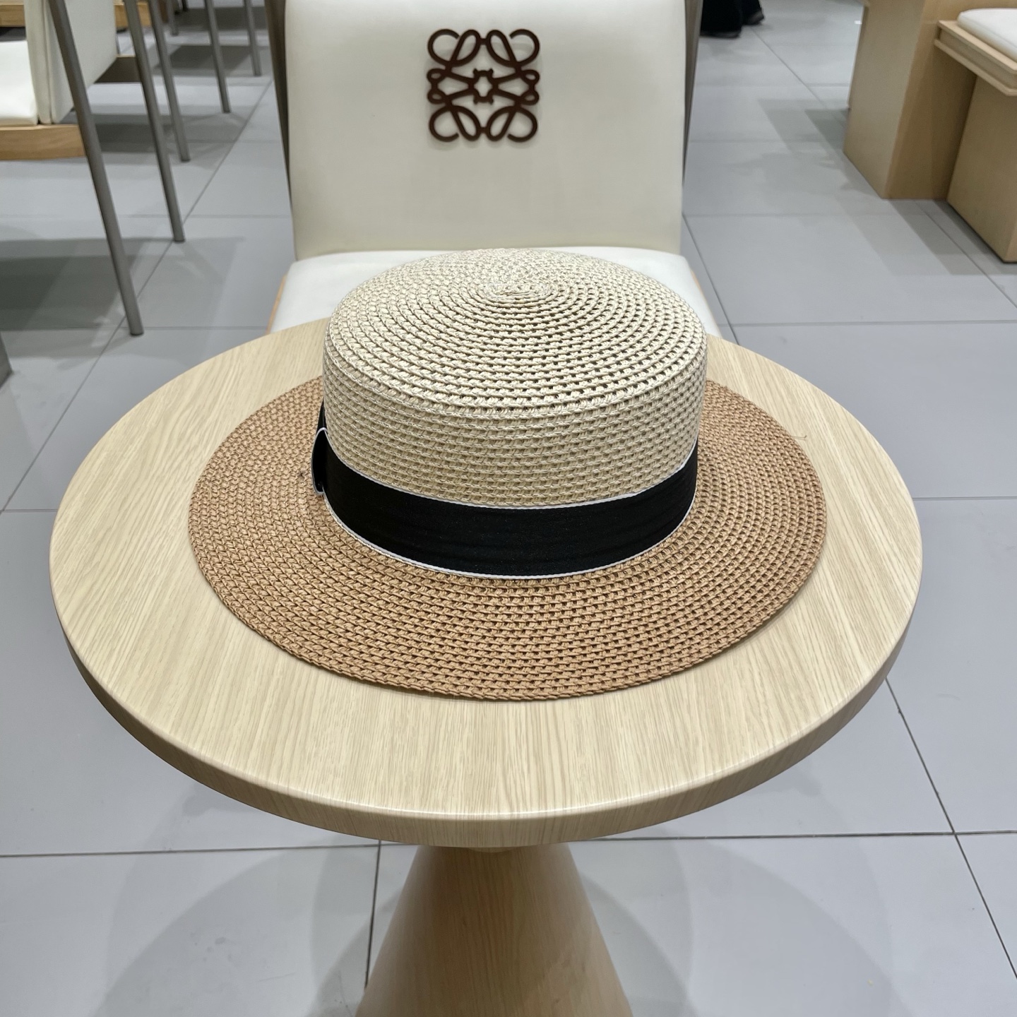 【巴黎世家】2025拼色新款草编遮阳草帽盆帽🤩沙滩风，简约大方，百搭单品～出街首选，新款帽型超美腻，新品