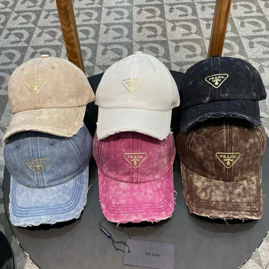  普拉达Prada 经典三角标棒球帽🧢万能必留款 戴一万年都好看 日常刚需 颜色完美 帽型正点 简直谁戴