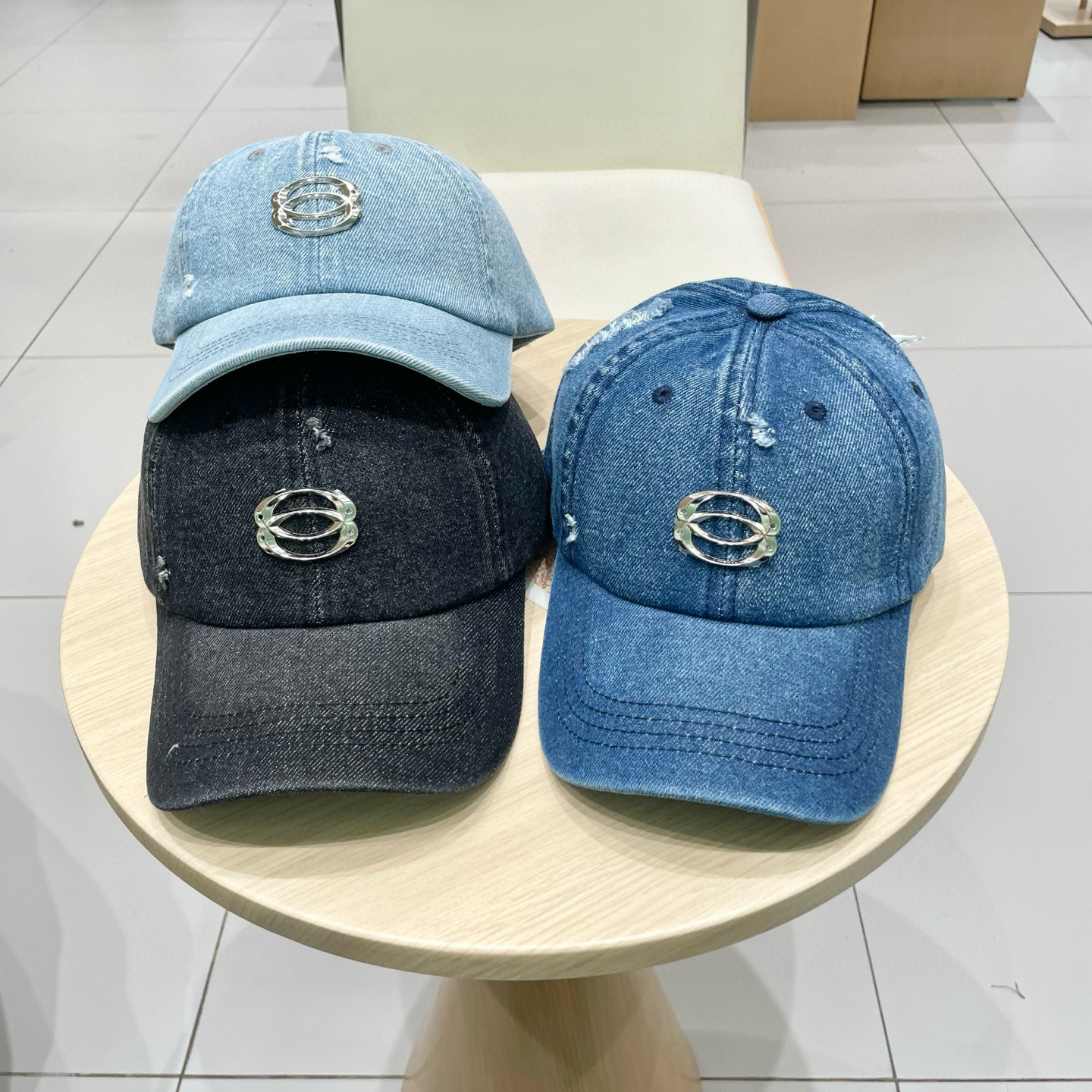 新品Balenciaga巴黎世家新款牛仔棒球帽
现货秒发🧢简约时尚超级无敌好看的帽子！情侣款！原单货比