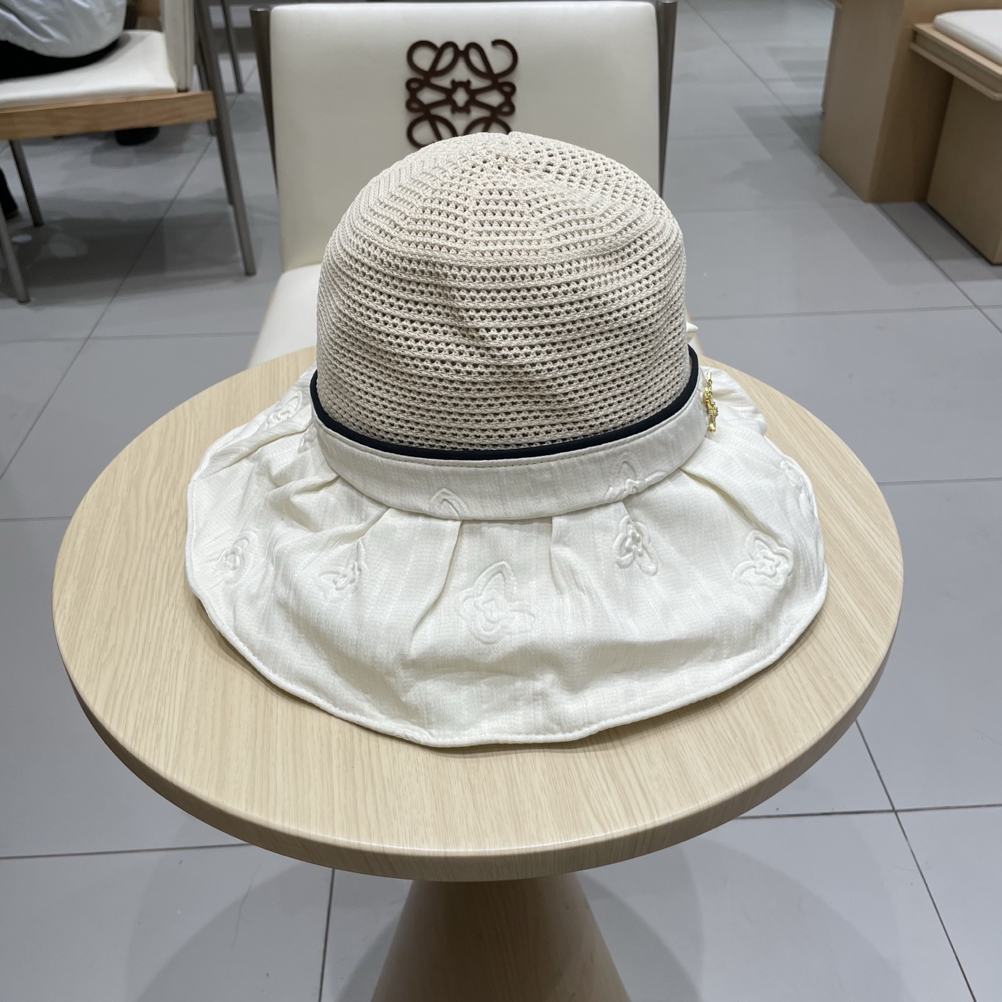  🧢路易威登LouisVuitton😍黑胶镂空遮阳防晒帽子女2025夏出游大檐遮脸防紫外线蝴蝶结渔夫帽