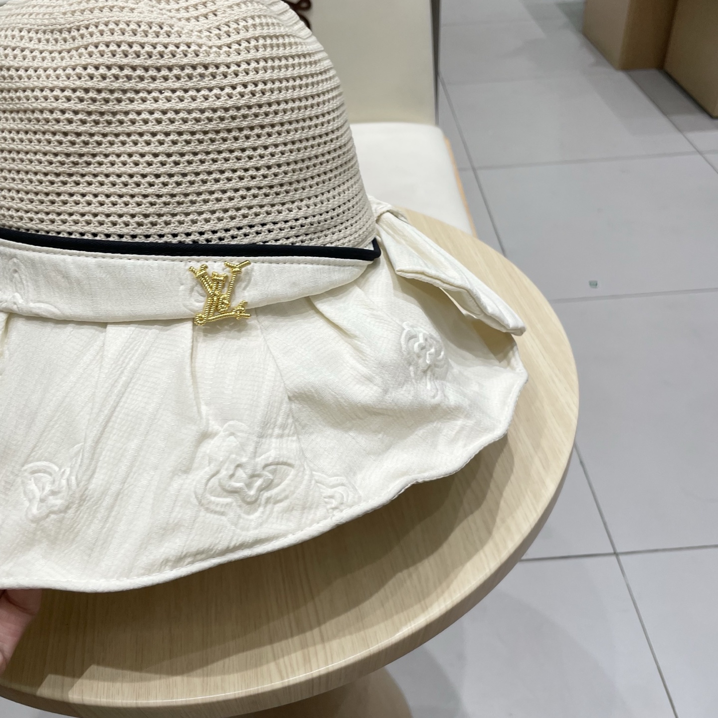 🧢路易威登LouisVuitton😍黑胶镂空遮阳防晒帽子女2025夏出游大檐遮脸防紫外线蝴蝶结渔夫帽