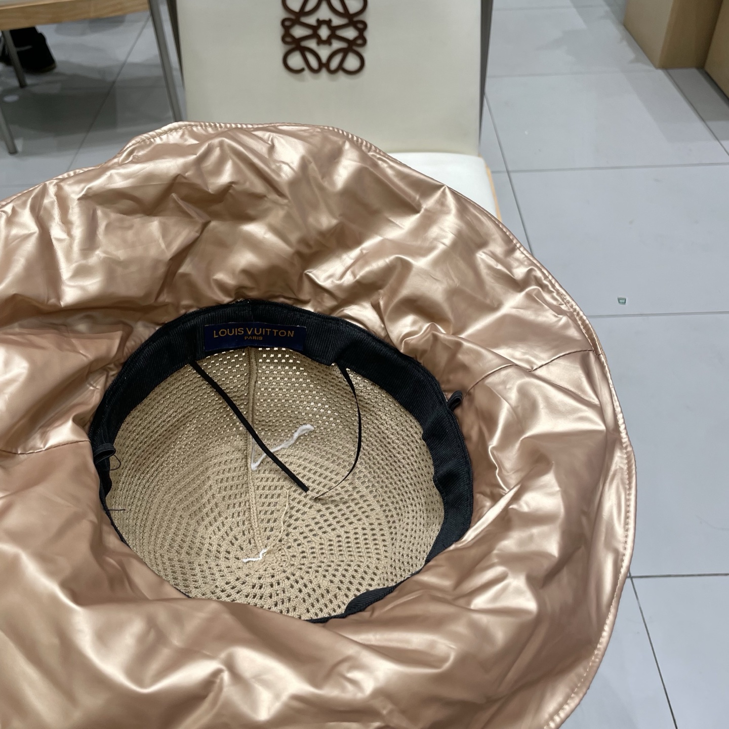  🧢路易威登LouisVuitton😍黑胶镂空遮阳防晒帽子女2025夏出游大檐遮脸防紫外线蝴蝶结渔夫帽