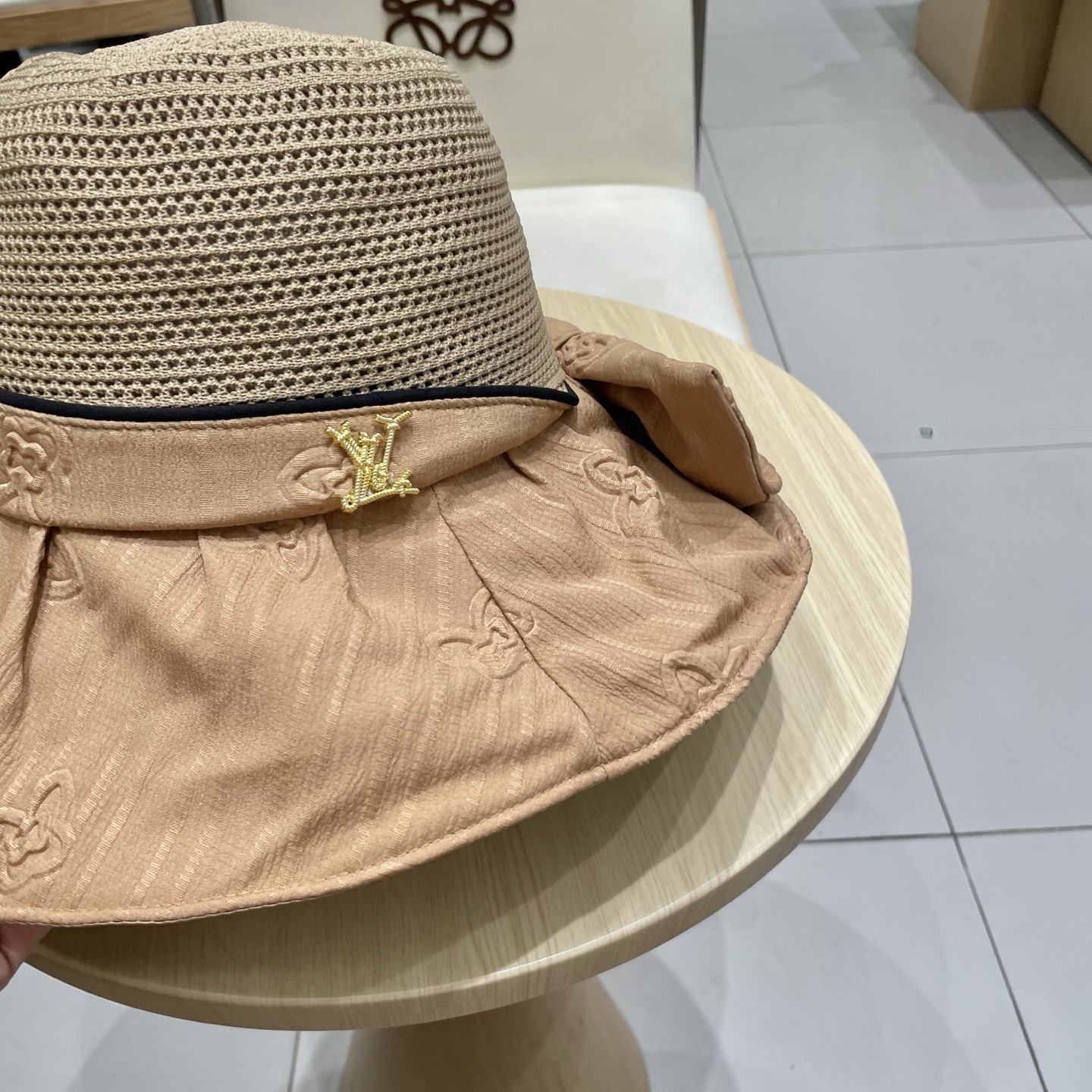  🧢路易威登LouisVuitton😍黑胶镂空遮阳防晒帽子女2025夏出游大檐遮脸防紫外线蝴蝶结渔夫帽