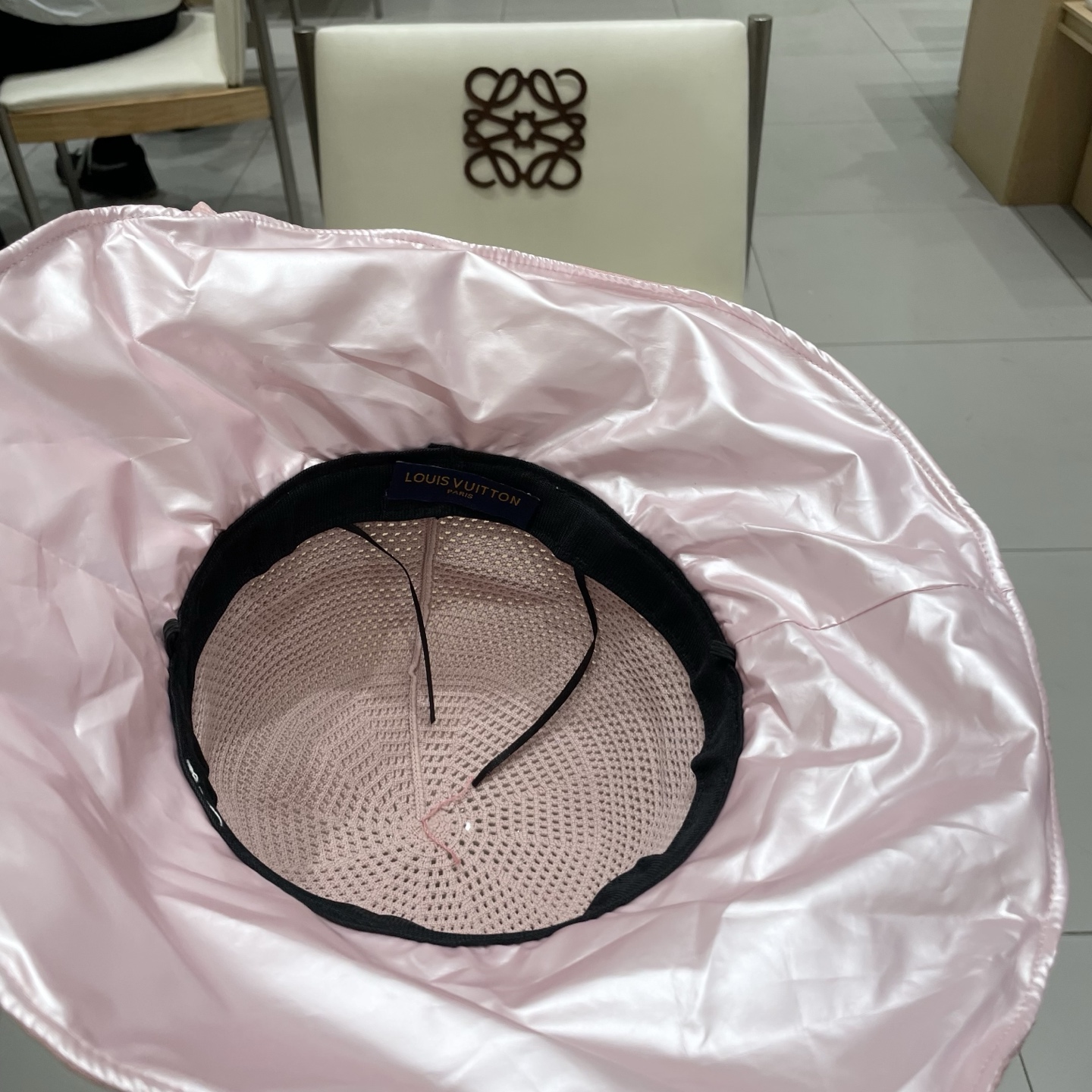  🧢路易威登LouisVuitton😍黑胶镂空遮阳防晒帽子女2025夏出游大檐遮脸防紫外线蝴蝶结渔夫帽