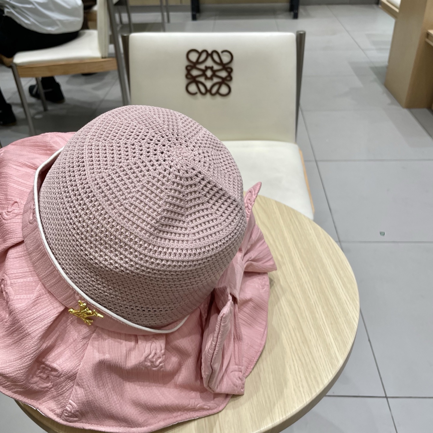  🧢路易威登LouisVuitton😍黑胶镂空遮阳防晒帽子女2025夏出游大檐遮脸防紫外线蝴蝶结渔夫帽