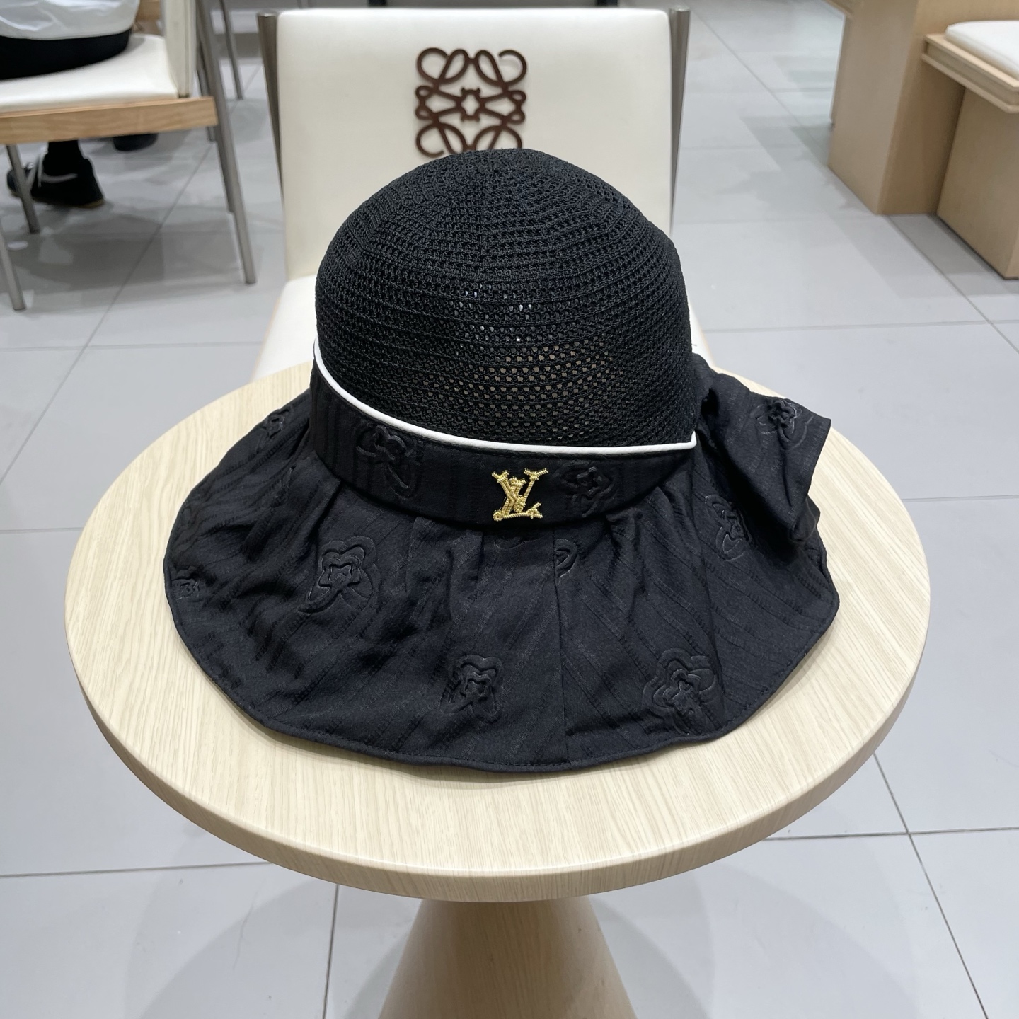  🧢路易威登LouisVuitton😍黑胶镂空遮阳防晒帽子女2025夏出游大檐遮脸防紫外线蝴蝶结渔夫帽