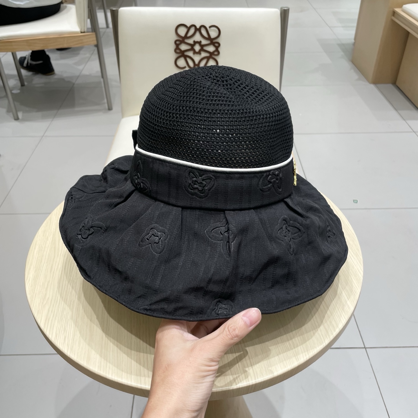  🧢路易威登LouisVuitton😍黑胶镂空遮阳防晒帽子女2025夏出游大檐遮脸防紫外线蝴蝶结渔夫帽