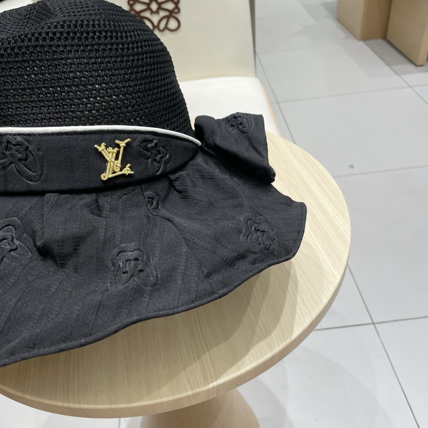  🧢路易威登LouisVuitton😍黑胶镂空遮阳防晒帽子女2025夏出游大檐遮脸防紫外线蝴蝶结渔夫帽