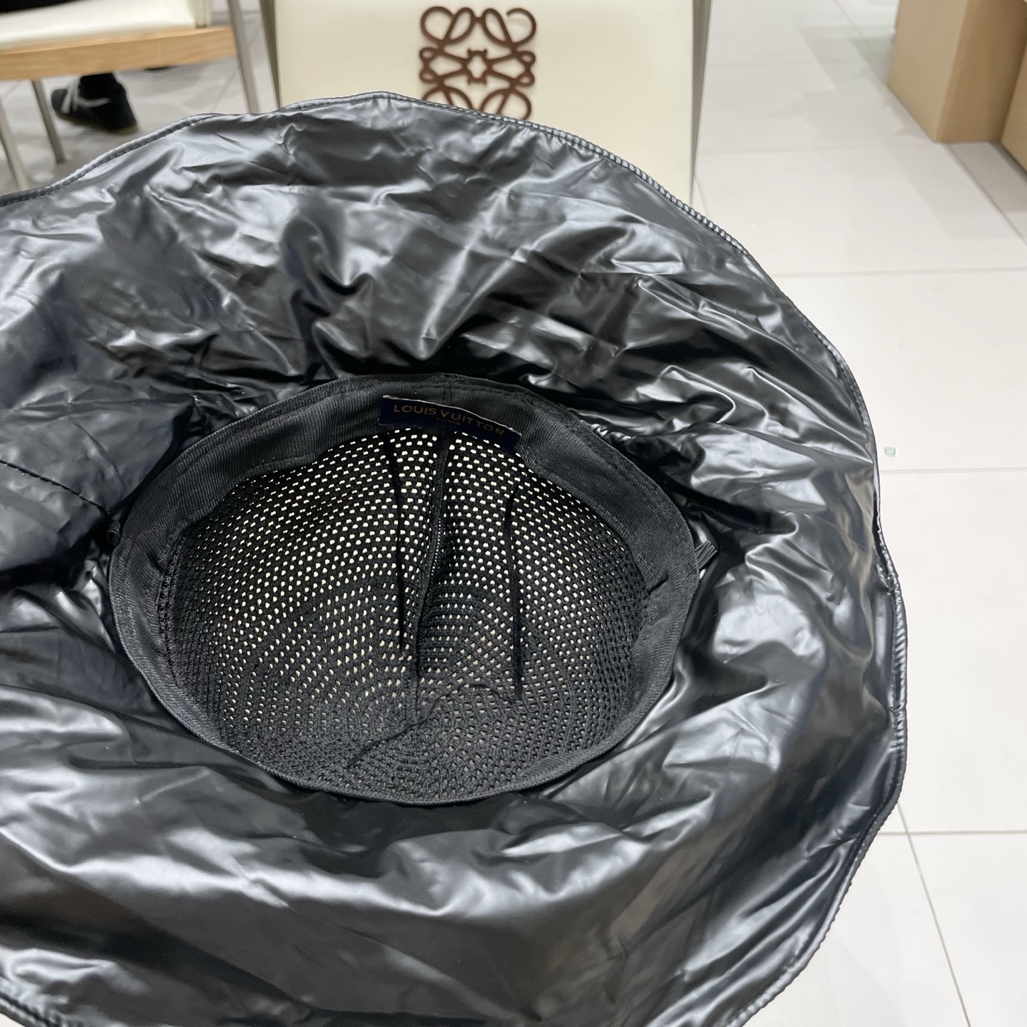  🧢路易威登LouisVuitton😍黑胶镂空遮阳防晒帽子女2025夏出游大檐遮脸防紫外线蝴蝶结渔夫帽