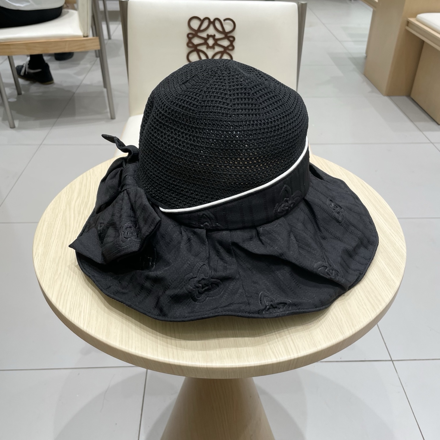  🧢路易威登LouisVuitton😍黑胶镂空遮阳防晒帽子女2025夏出游大檐遮脸防紫外线蝴蝶结渔夫帽