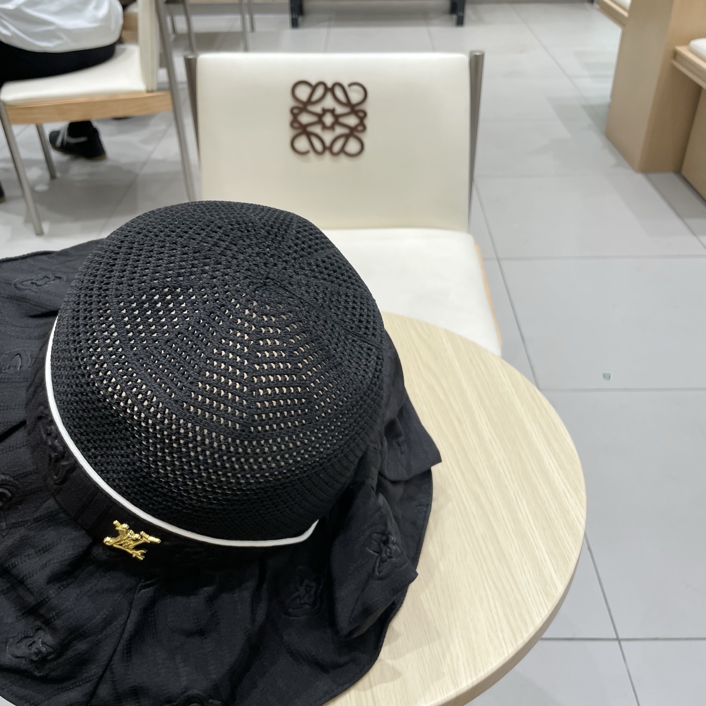  🧢路易威登LouisVuitton😍黑胶镂空遮阳防晒帽子女2025夏出游大檐遮脸防紫外线蝴蝶结渔夫帽