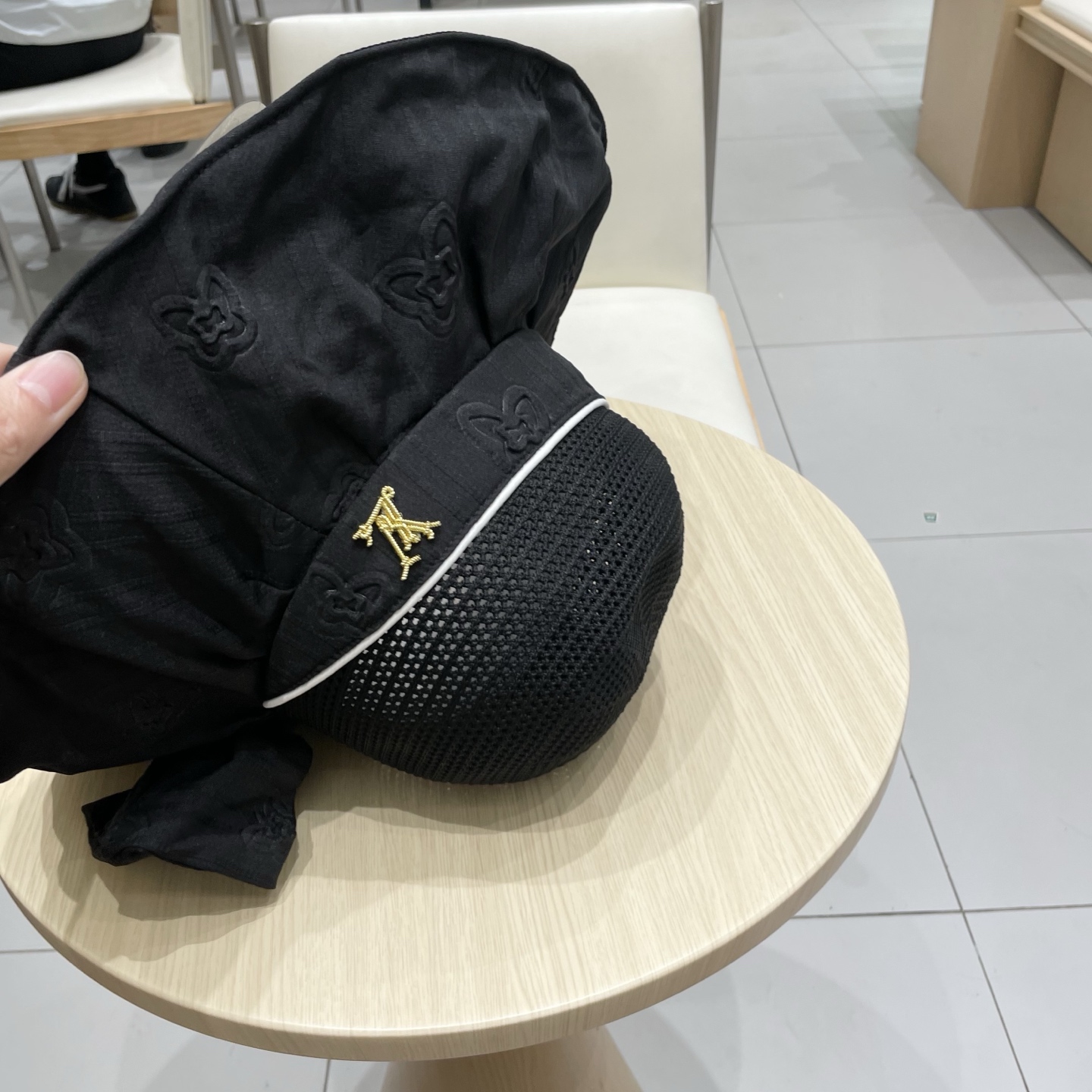  🧢路易威登LouisVuitton😍黑胶镂空遮阳防晒帽子女2025夏出游大檐遮脸防紫外线蝴蝶结渔夫帽