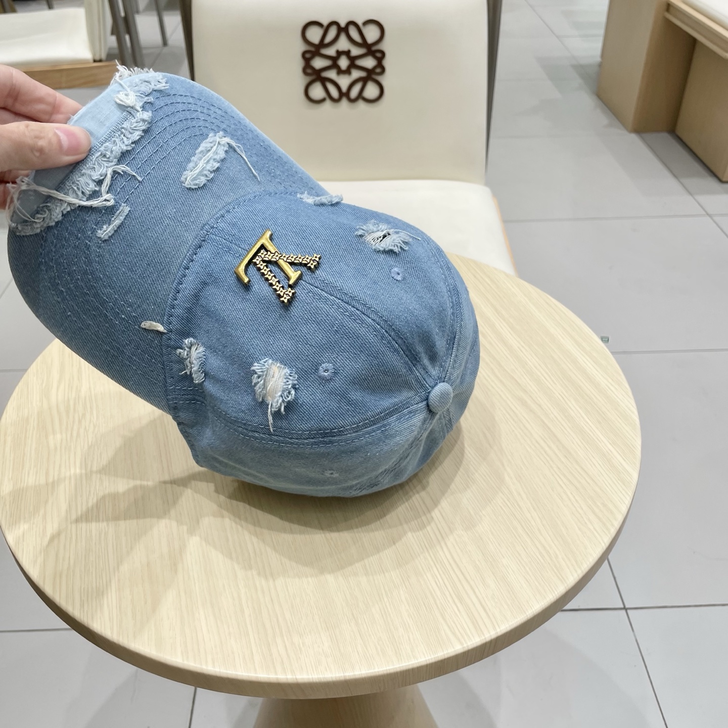  LV路易威登破洞牛仔棒球帽🧢轻盈透气。完美版型，独家实物拍摄，男女适用