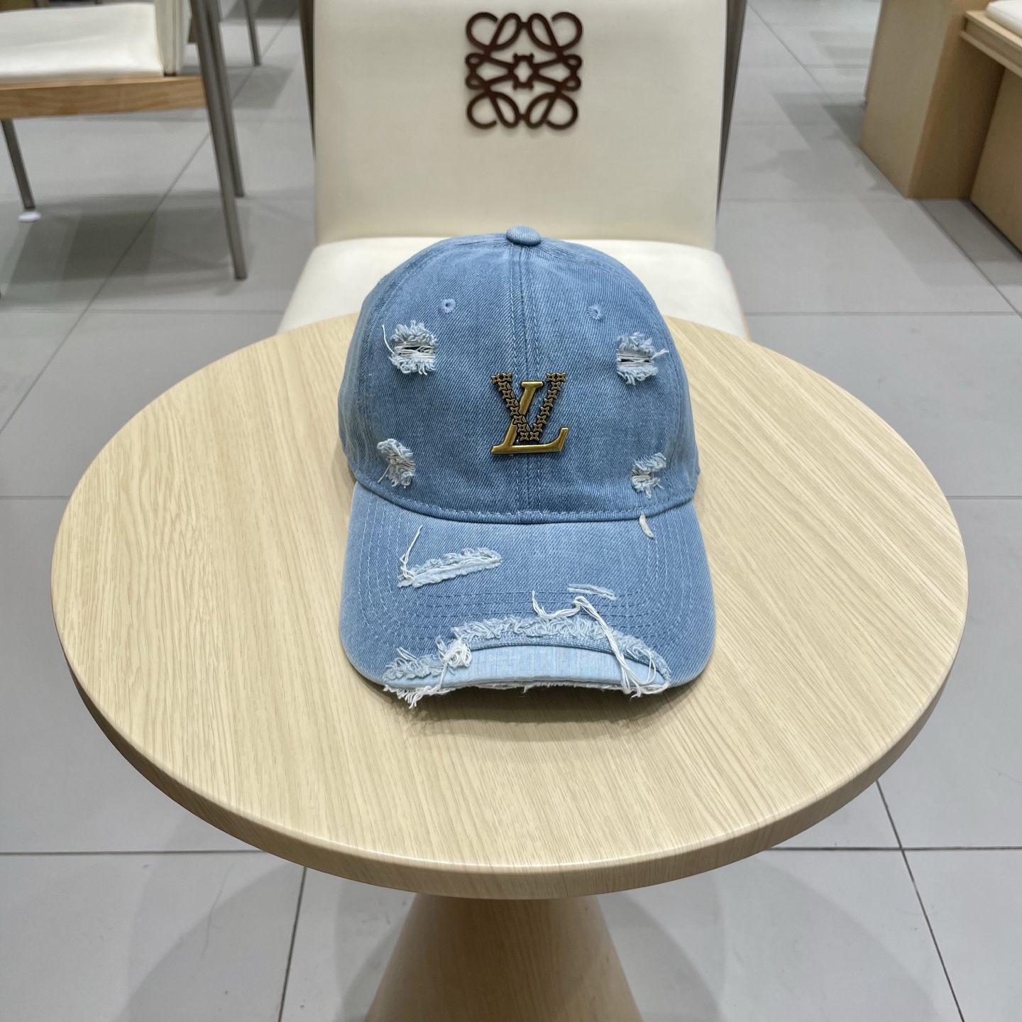  LV路易威登破洞牛仔棒球帽🧢轻盈透气。完美版型，独家实物拍摄，男女适用