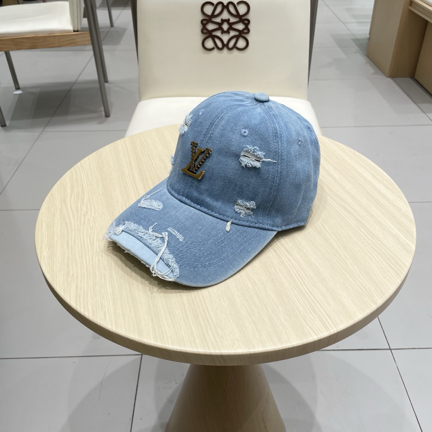  LV路易威登破洞牛仔棒球帽🧢轻盈透气。完美版型，独家实物拍摄，男女适用