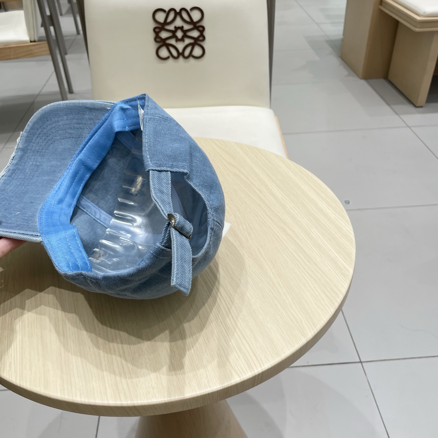  LV路易威登破洞牛仔棒球帽🧢轻盈透气。完美版型，独家实物拍摄，男女适用