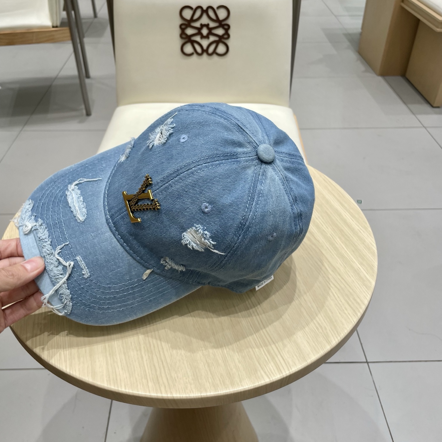  LV路易威登破洞牛仔棒球帽🧢轻盈透气。完美版型，独家实物拍摄，男女适用
