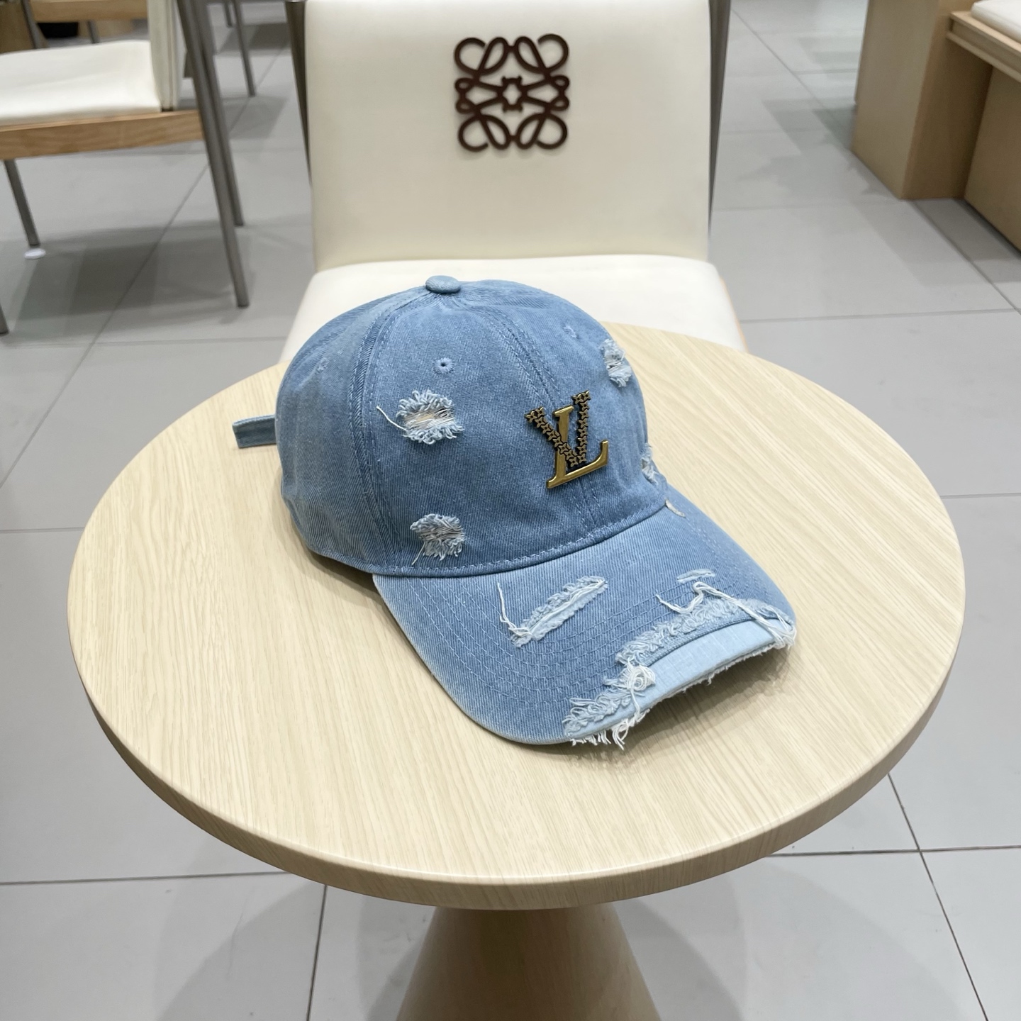  LV路易威登破洞牛仔棒球帽🧢轻盈透气。完美版型，独家实物拍摄，男女适用
