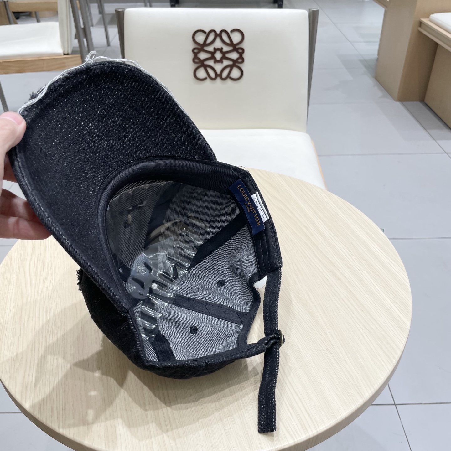  LV路易威登破洞牛仔棒球帽🧢轻盈透气。完美版型，独家实物拍摄，男女适用