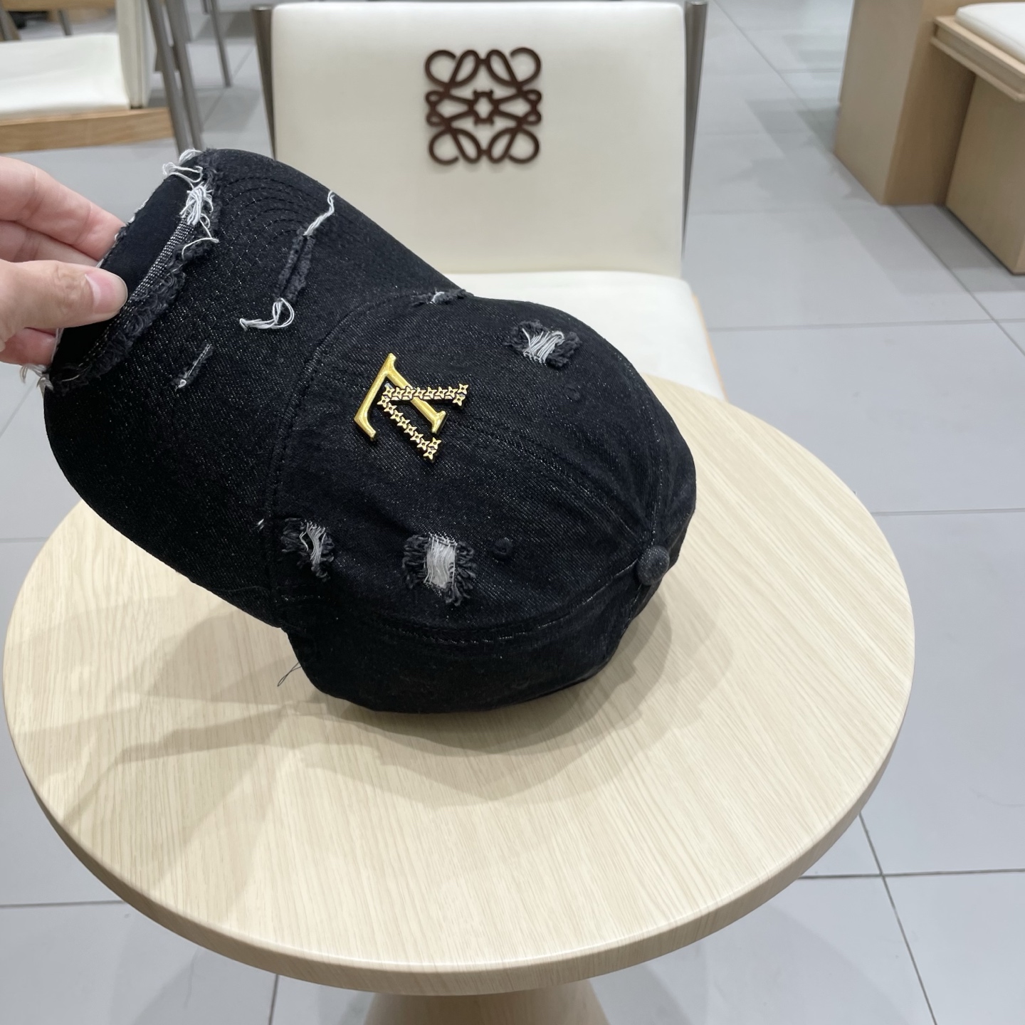  LV路易威登破洞牛仔棒球帽🧢轻盈透气。完美版型，独家实物拍摄，男女适用