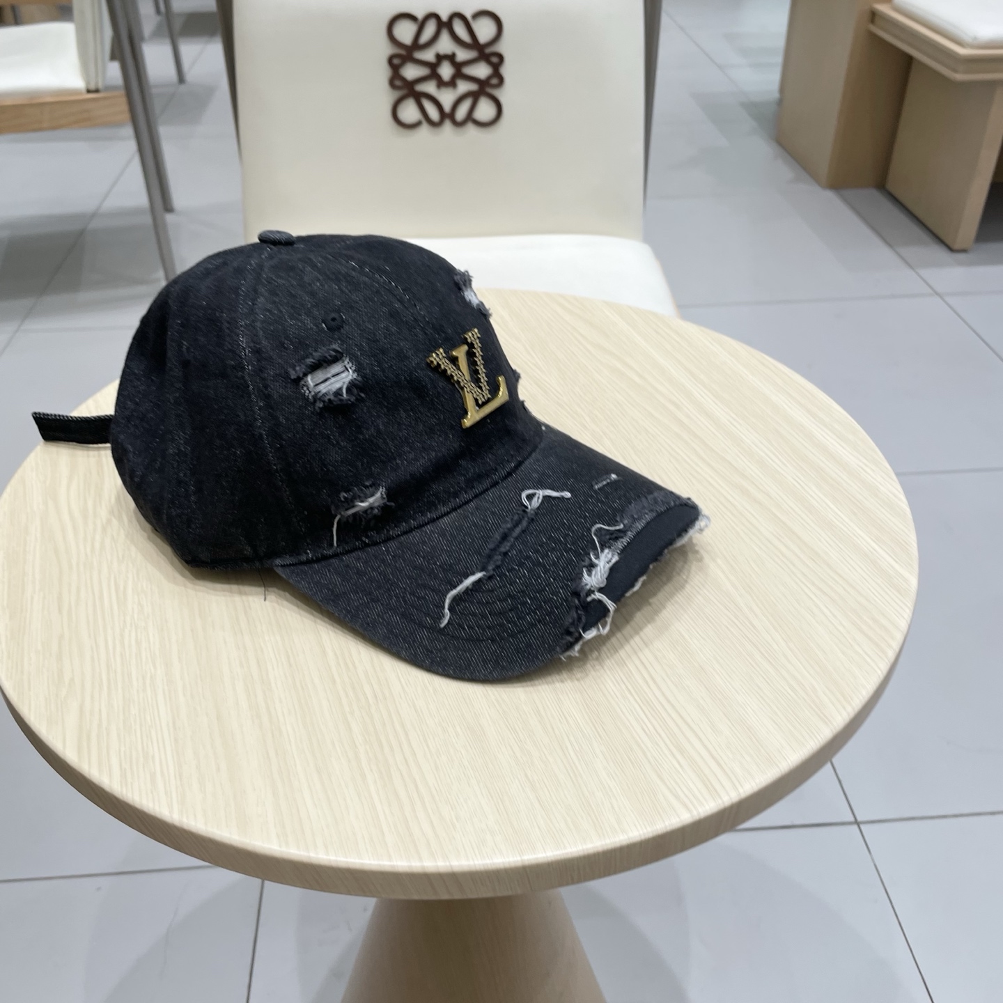  LV路易威登破洞牛仔棒球帽🧢轻盈透气。完美版型，独家实物拍摄，男女适用