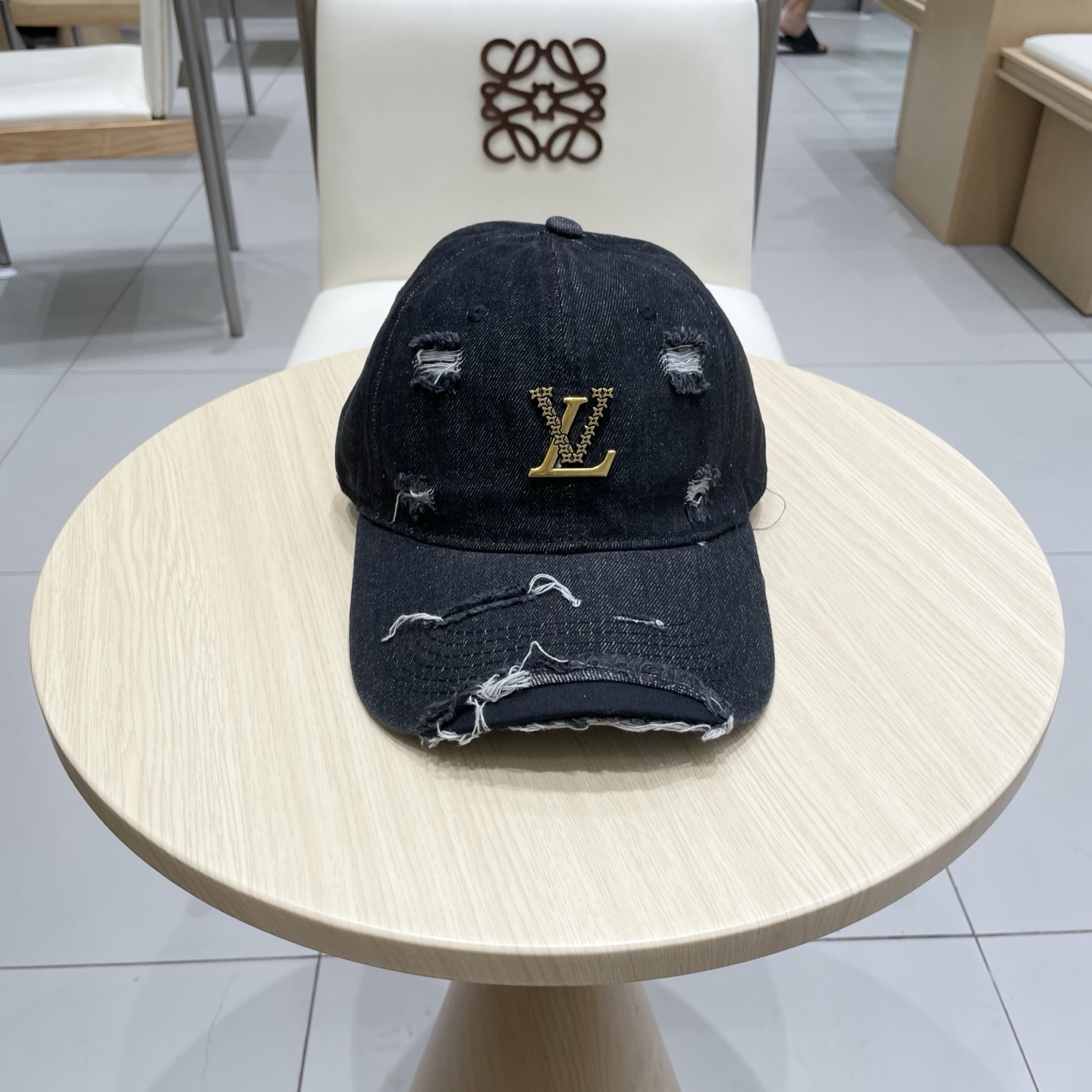  LV路易威登破洞牛仔棒球帽🧢轻盈透气。完美版型，独家实物拍摄，男女适用