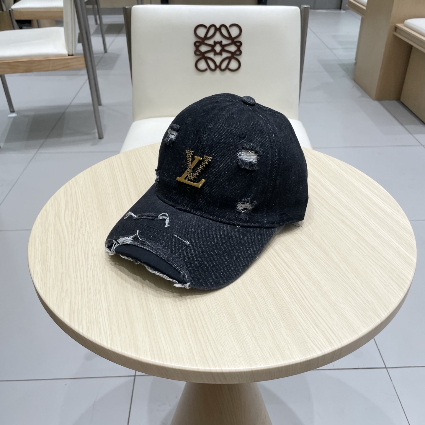  LV路易威登破洞牛仔棒球帽🧢轻盈透气。完美版型，独家实物拍摄，男女适用