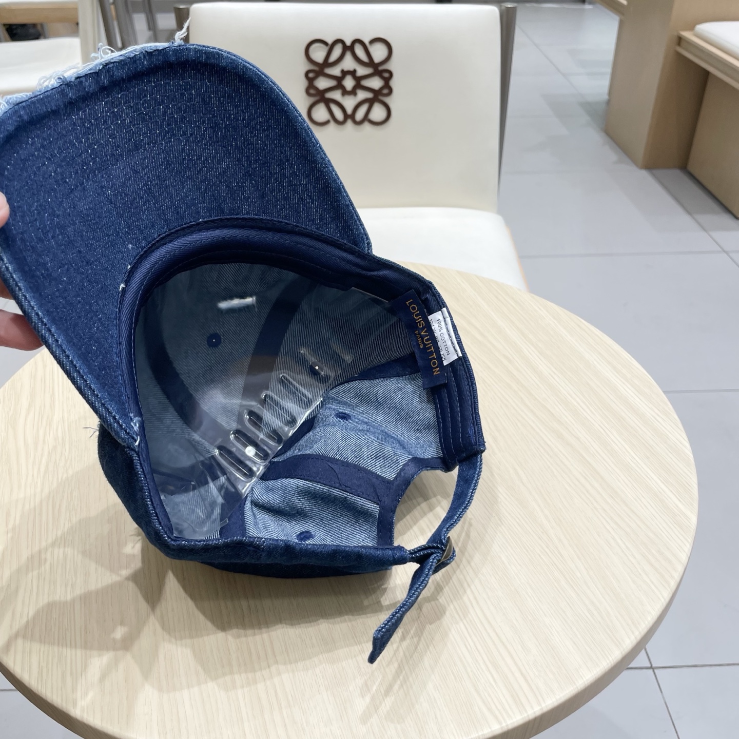  LV路易威登破洞牛仔棒球帽🧢轻盈透气。完美版型，独家实物拍摄，男女适用