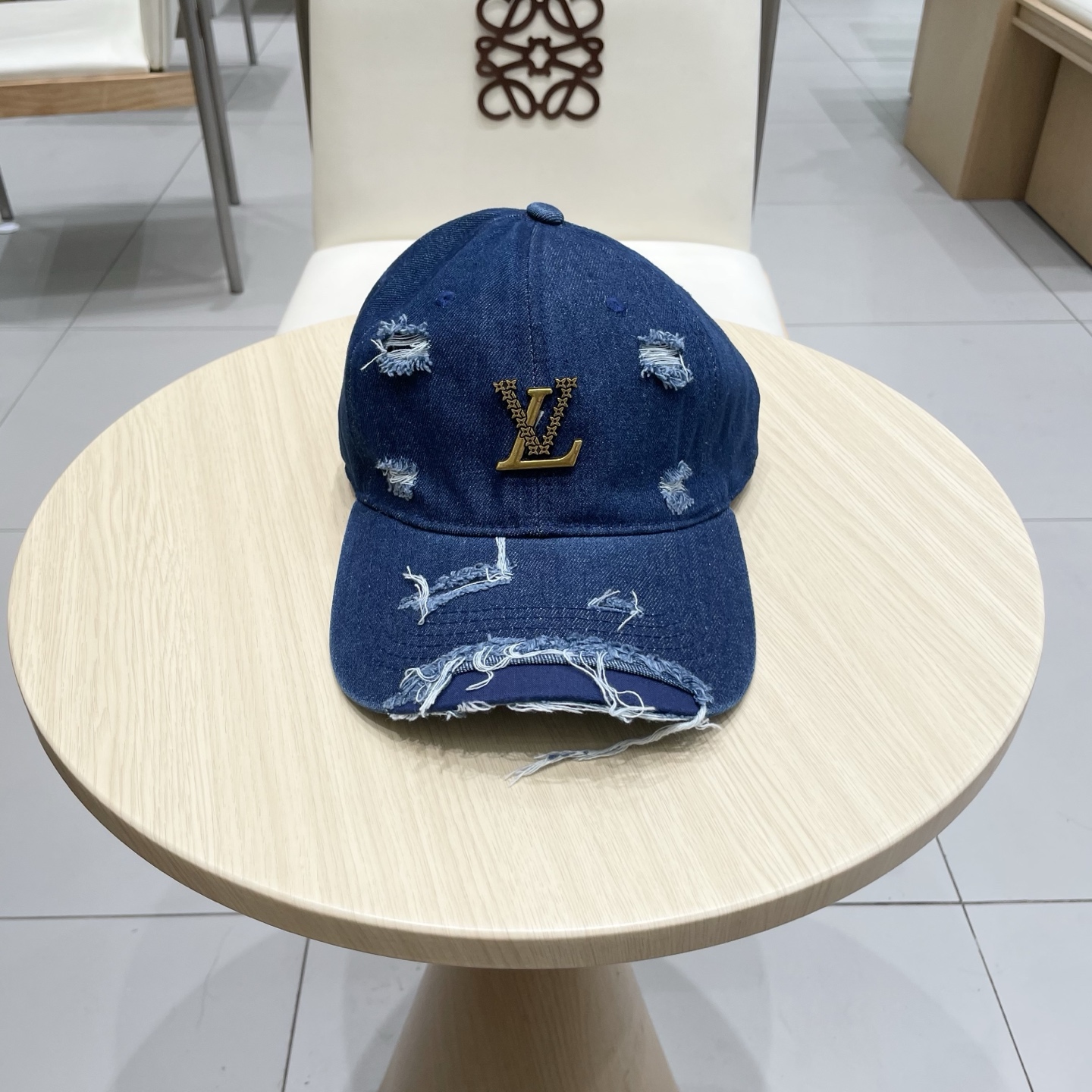  LV路易威登破洞牛仔棒球帽🧢轻盈透气。完美版型，独家实物拍摄，男女适用