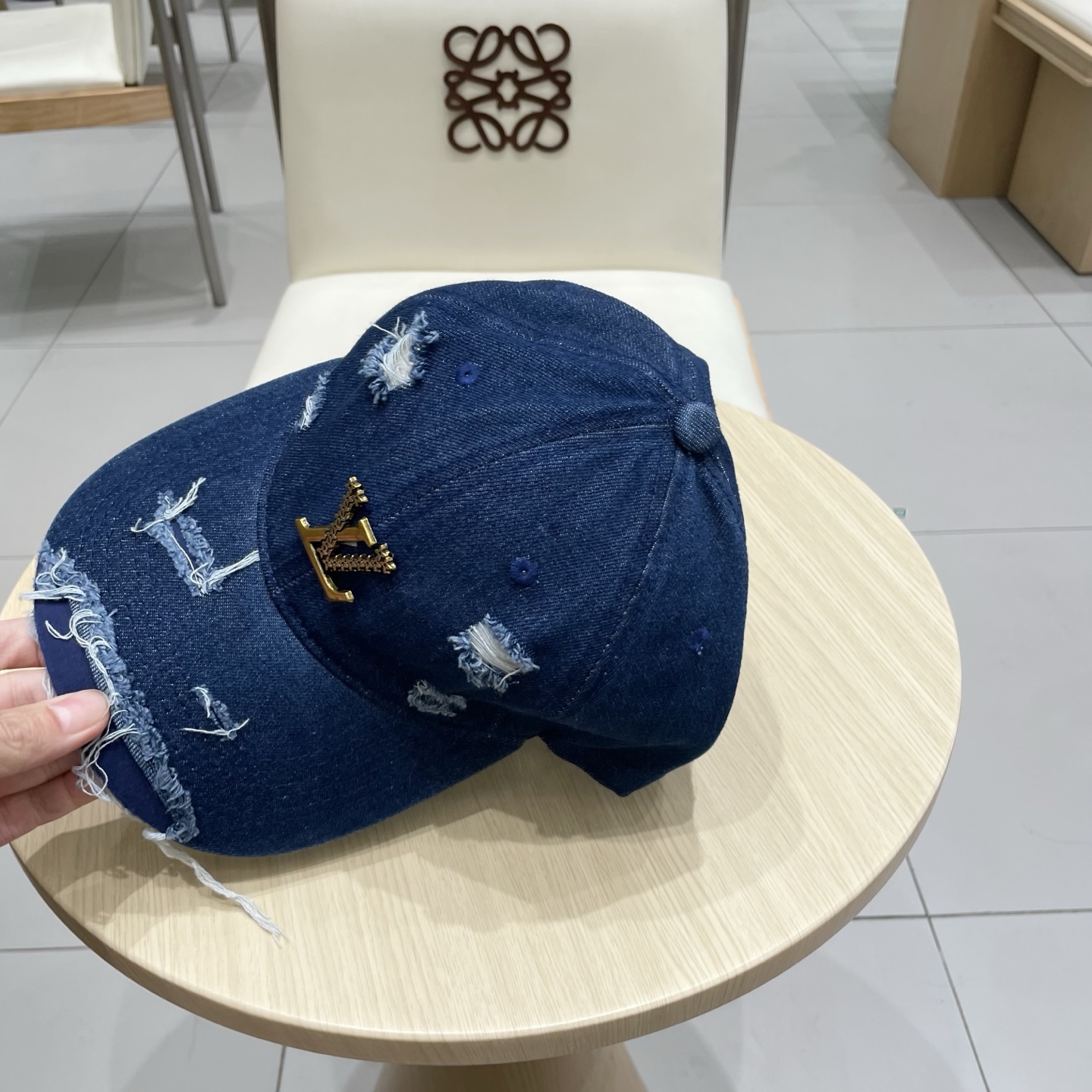  LV路易威登破洞牛仔棒球帽🧢轻盈透气。完美版型，独家实物拍摄，男女适用