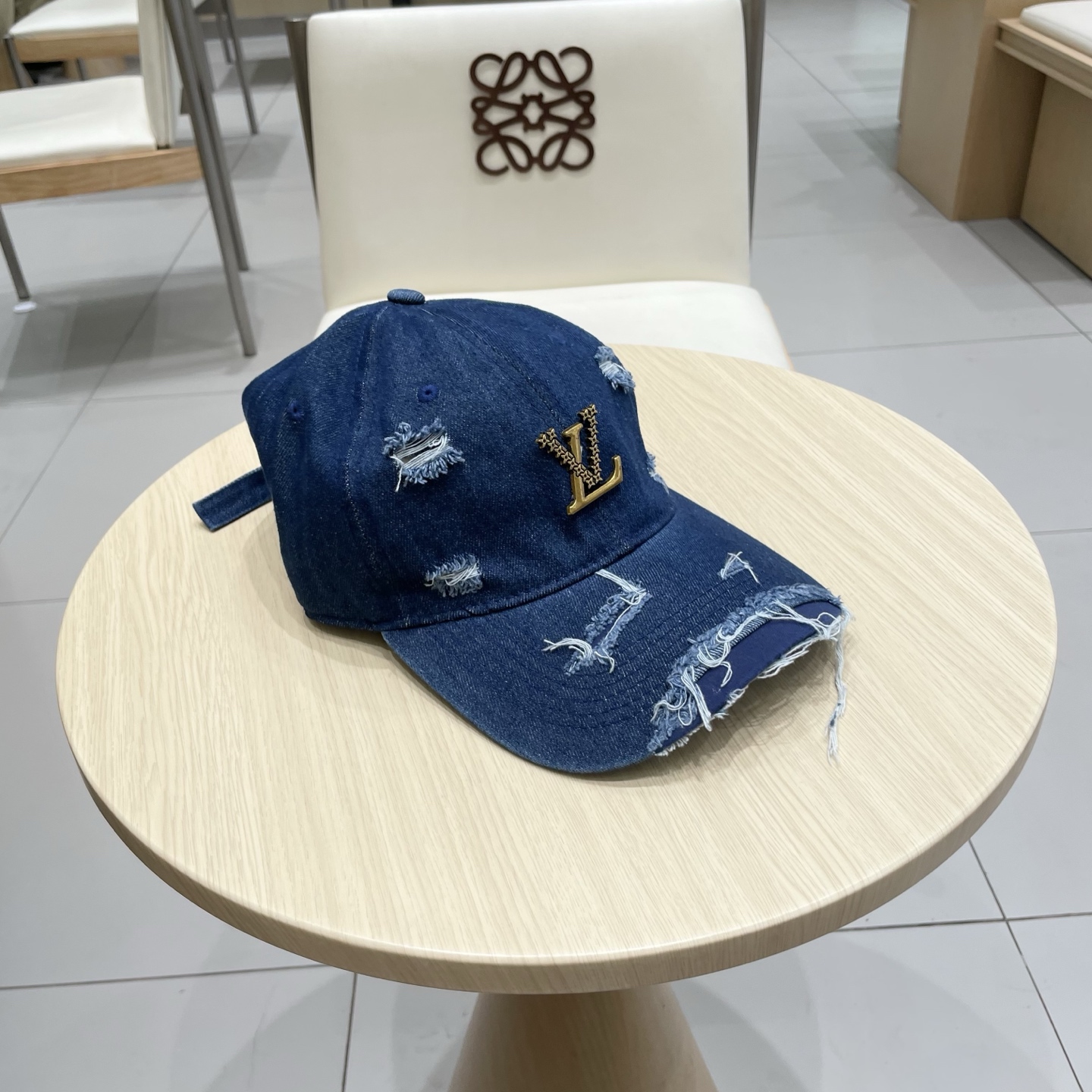  LV路易威登破洞牛仔棒球帽🧢轻盈透气。完美版型，独家实物拍摄，男女适用