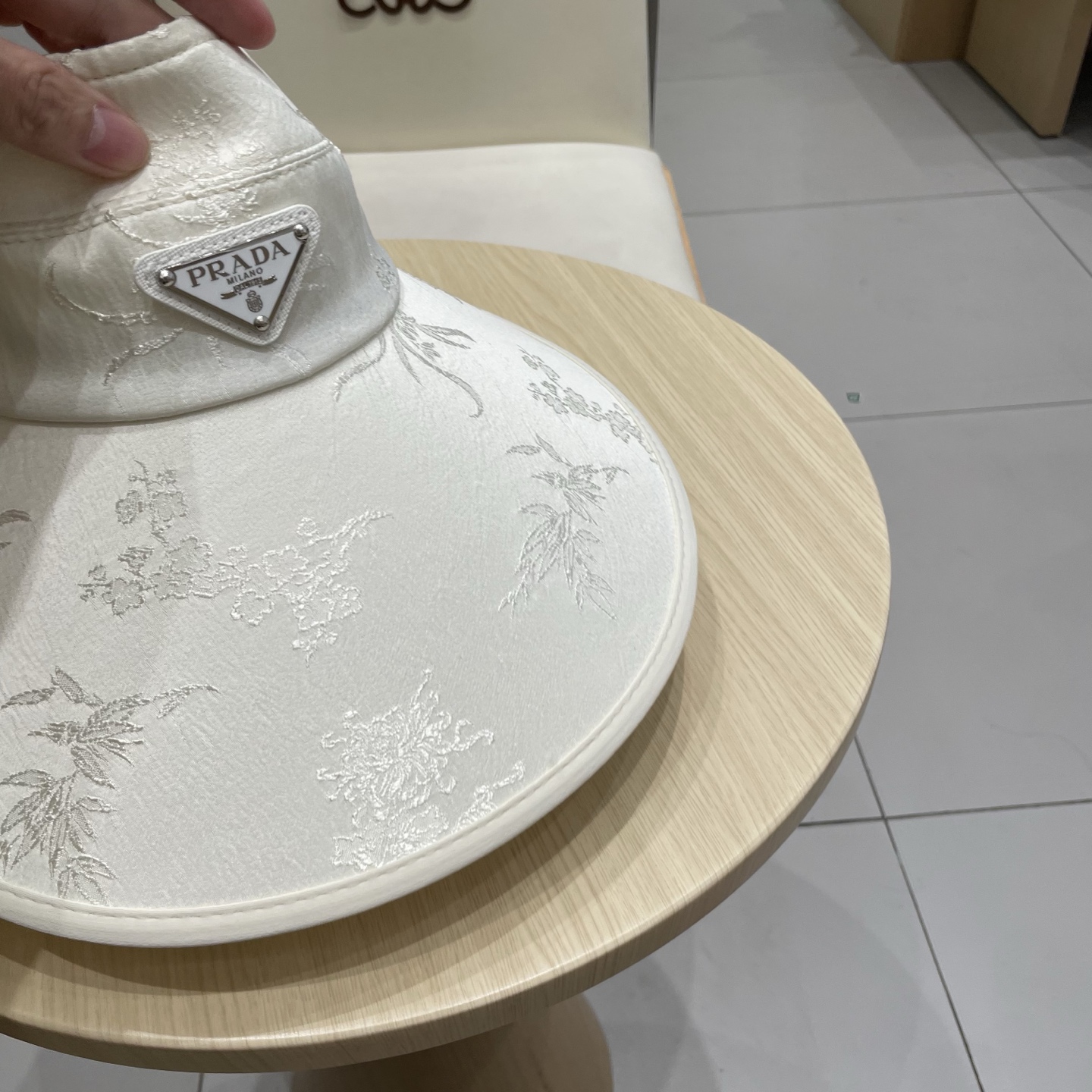  PRADA普拉达新中式风花纹空顶帽女大帽檐防晒帽防紫外线遮阳帽