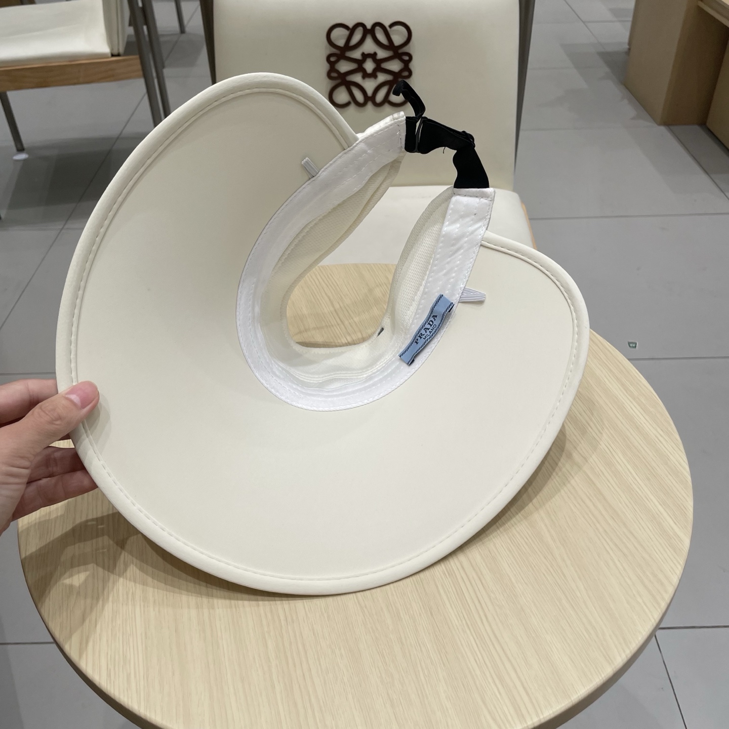  PRADA普拉达新中式风花纹空顶帽女大帽檐防晒帽防紫外线遮阳帽