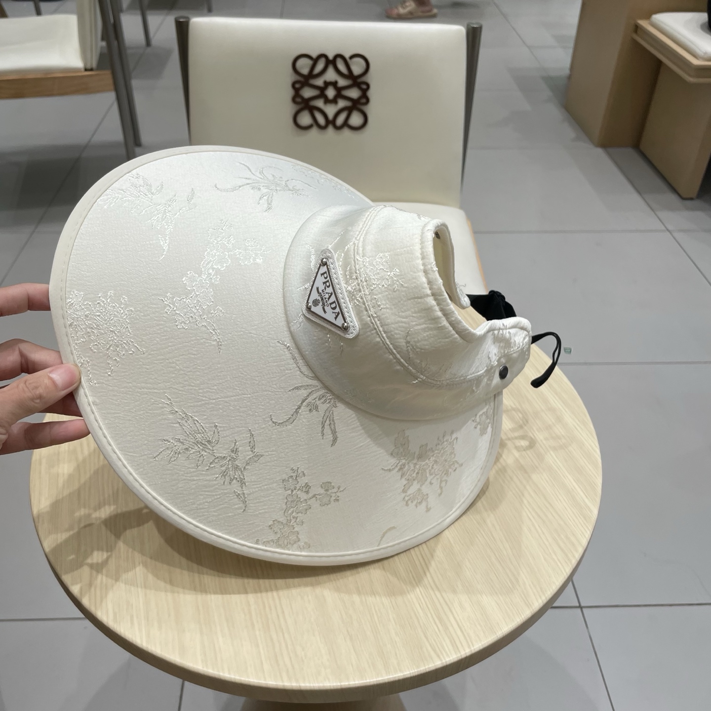  PRADA普拉达新中式风花纹空顶帽女大帽檐防晒帽防紫外线遮阳帽